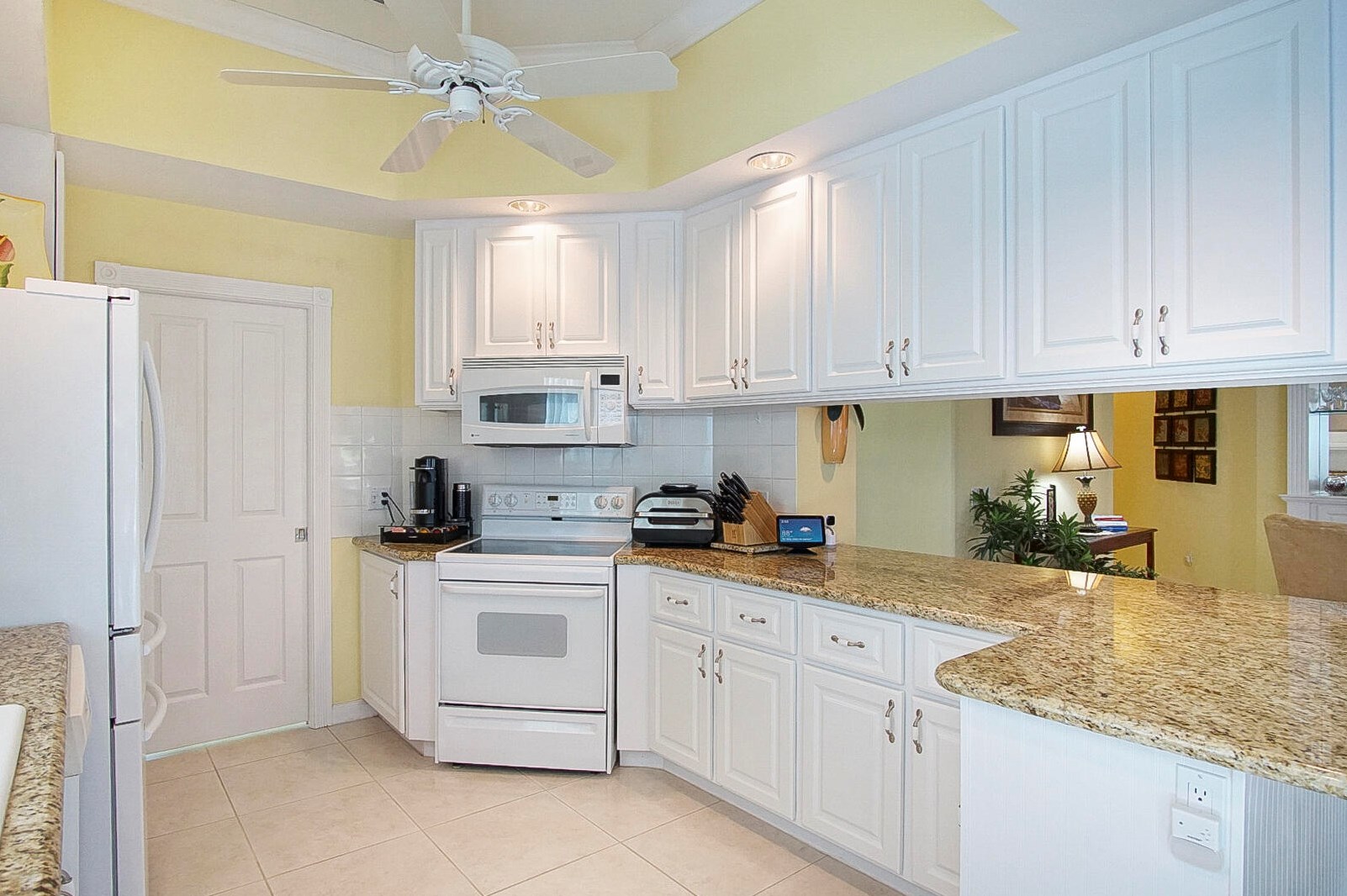 253 Bentley Cir, Fort Pierce FL 34986-2405 exterior