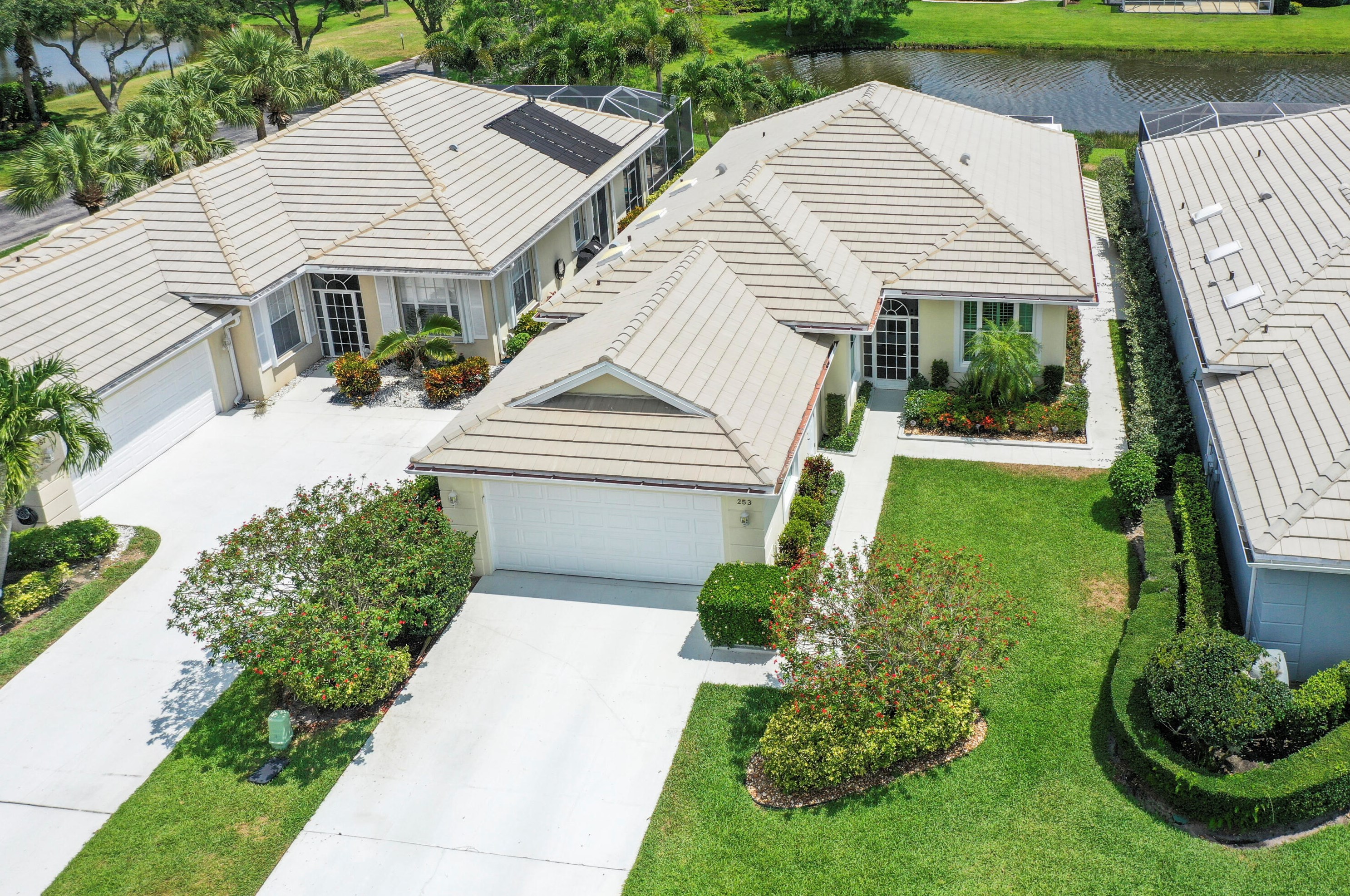 253 Bentley Cir, Fort Pierce FL 34986-2405 exterior