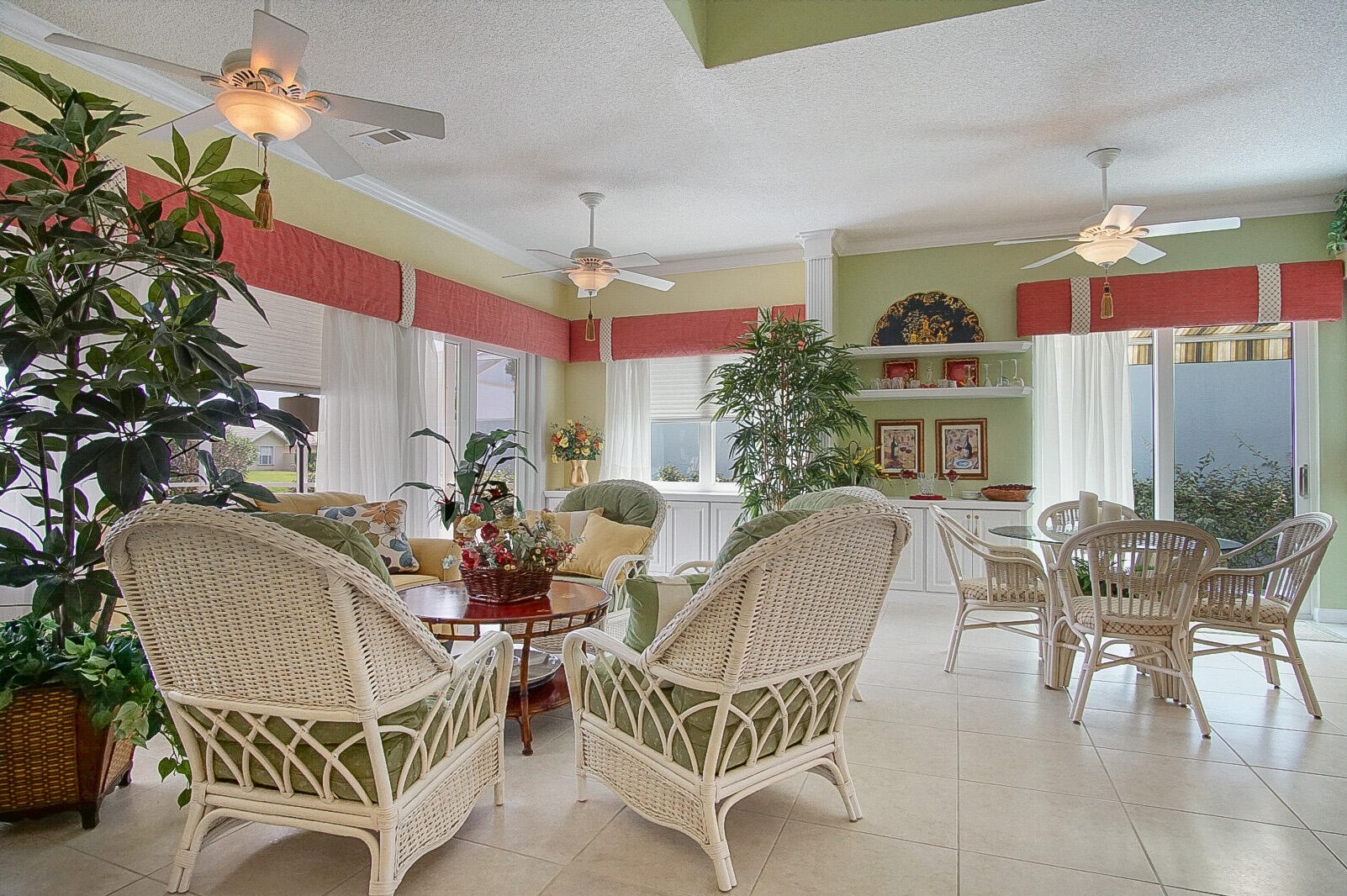 253 Bentley Cir, Fort Pierce FL 34986-2405 exterior