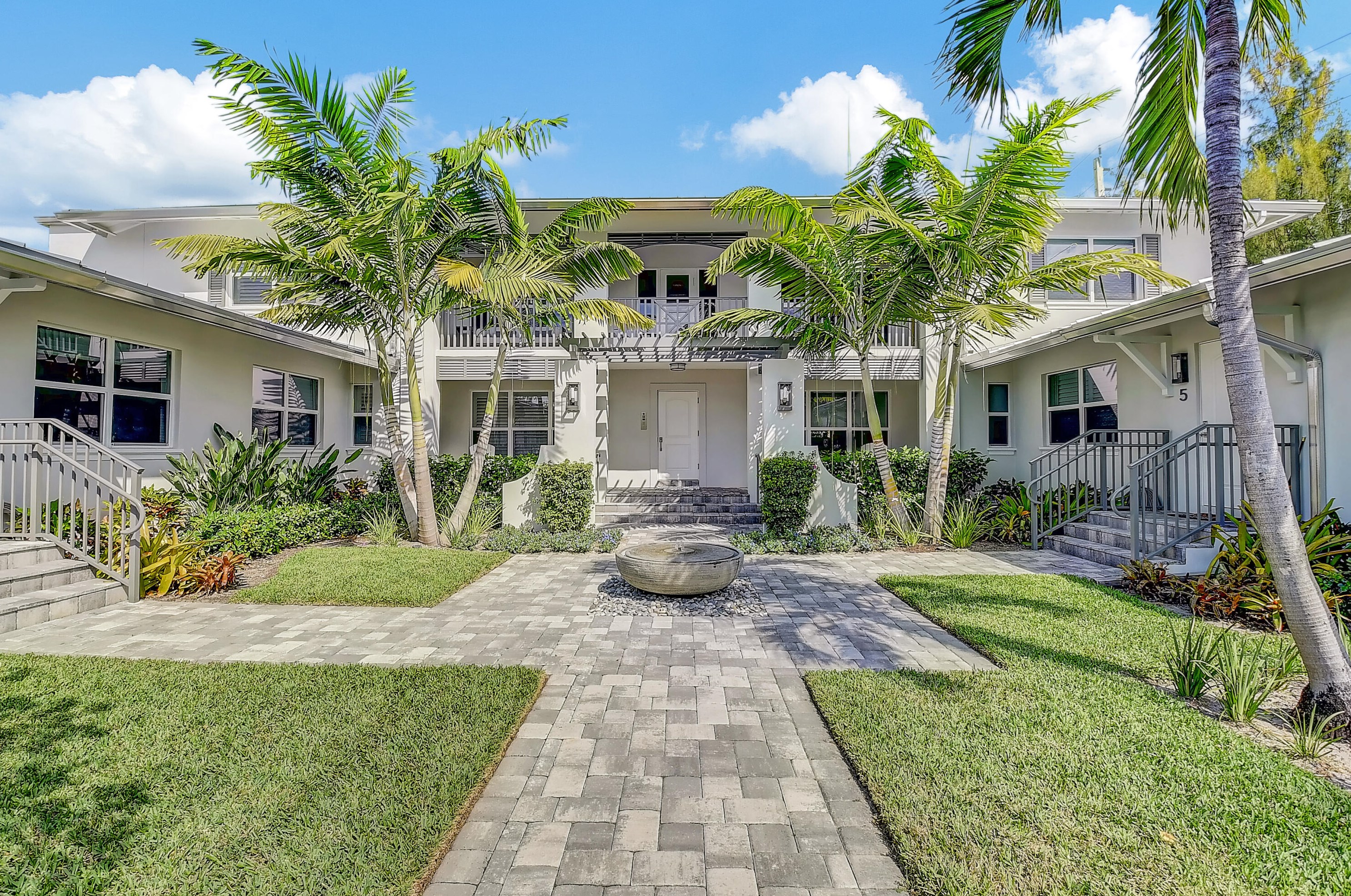1025 Casuarina Rd, Delray Beach, FL 33483-6739