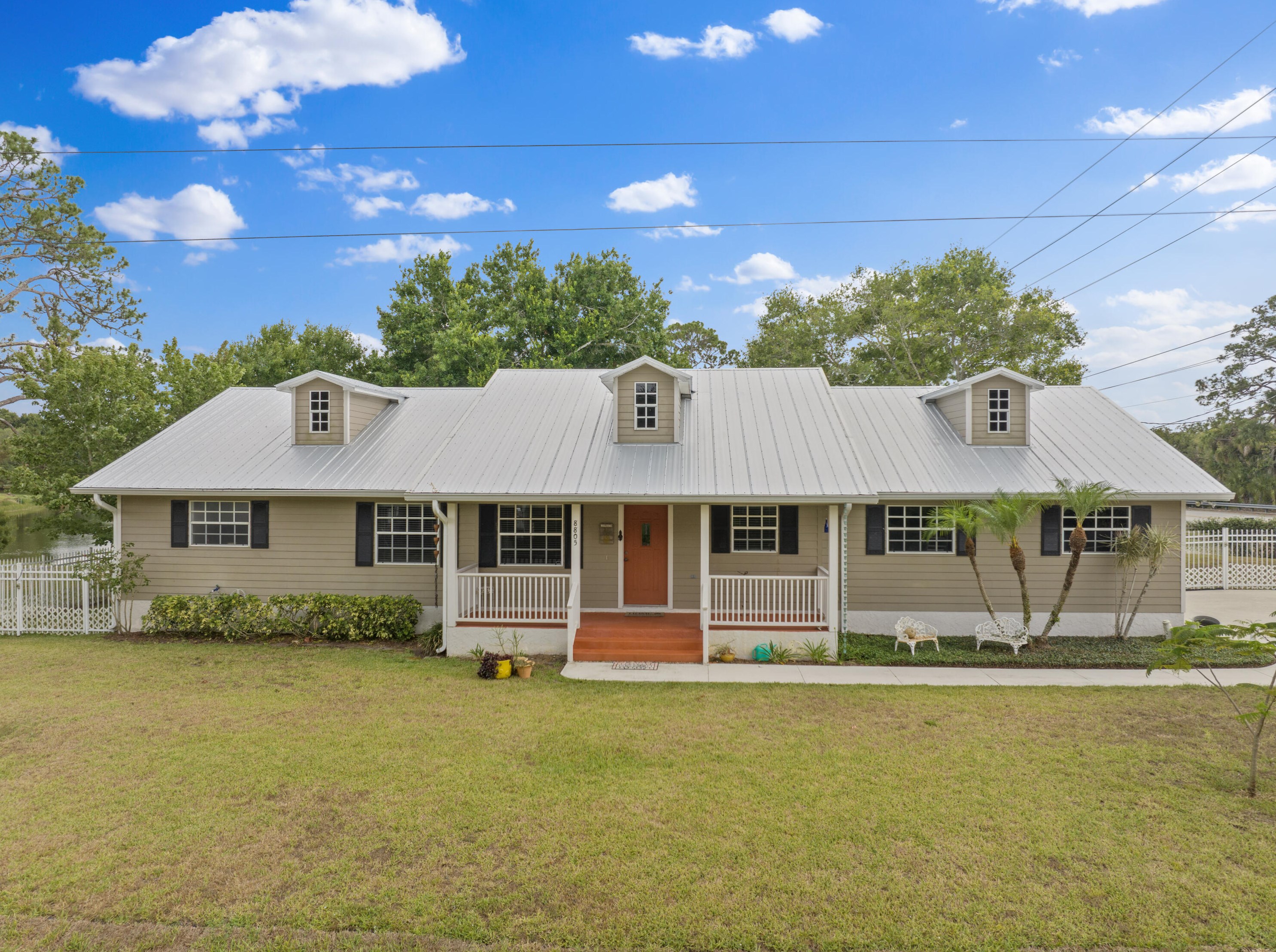 8805 Coquina Ave, Fort Pierce FL 34951-1088 exterior