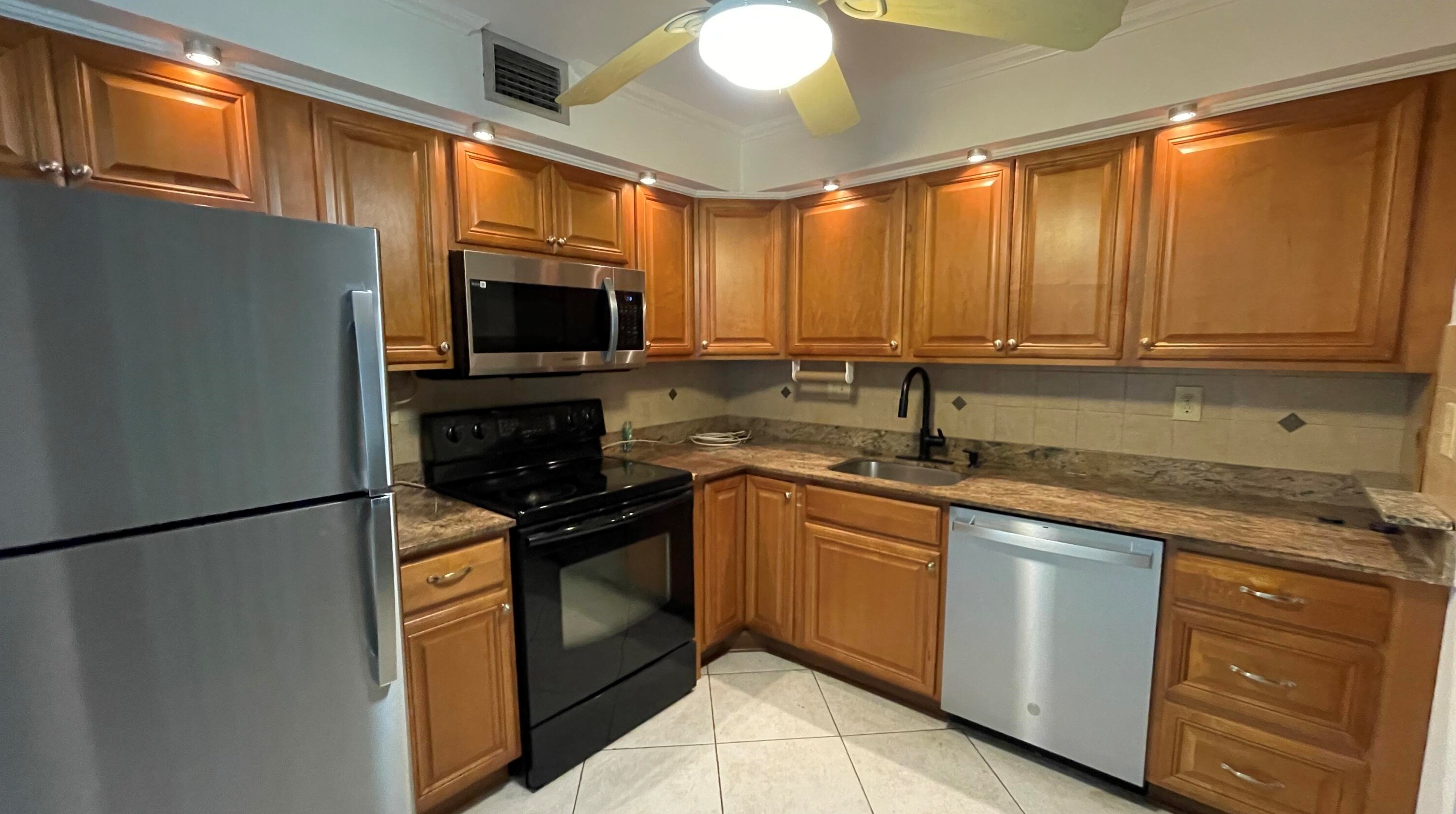 250 Capri F, Delray Beach, FL 33484-5117