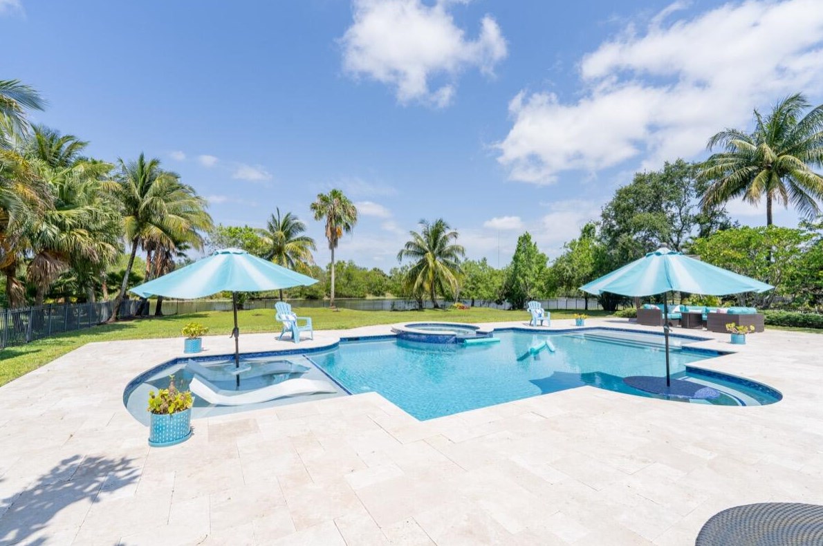 6795 Calumet Cir, Lake Worth FL 33467-7001 exterior