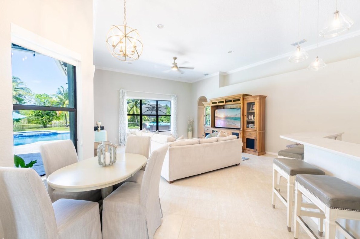 6795 Calumet Cir, Lake Worth FL 33467-7001 exterior