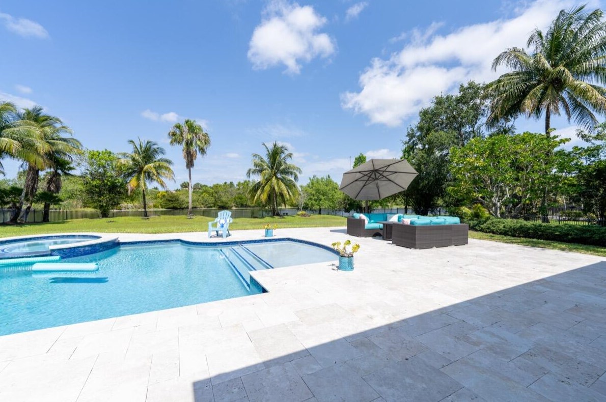 6795 Calumet Cir, Lake Worth FL 33467-7001 exterior