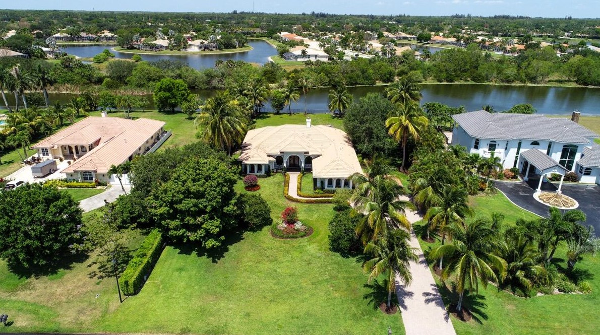 6795 Calumet Cir, Lake Worth FL 33467-7001 exterior