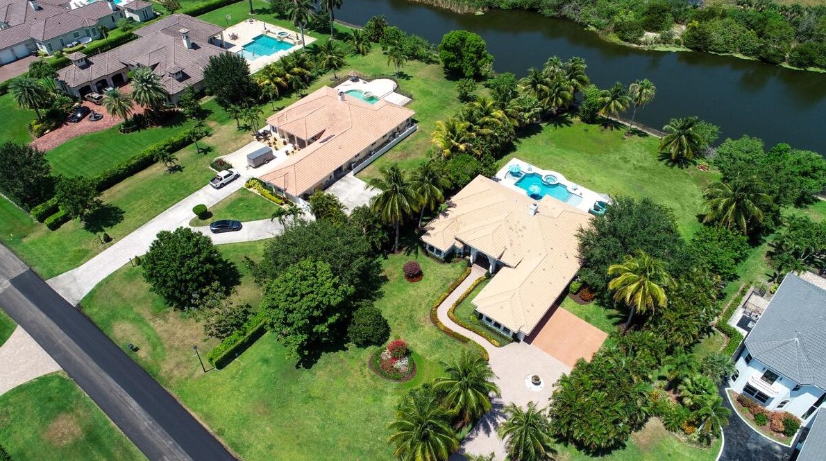 6795 Calumet Cir, Lake Worth FL 33467-7001 exterior