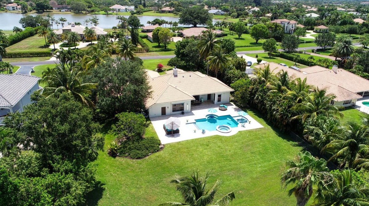 6795 Calumet Cir, Lake Worth FL 33467-7001 exterior