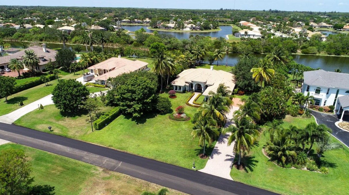 6795 Calumet Cir, Lake Worth FL 33467-7001 exterior