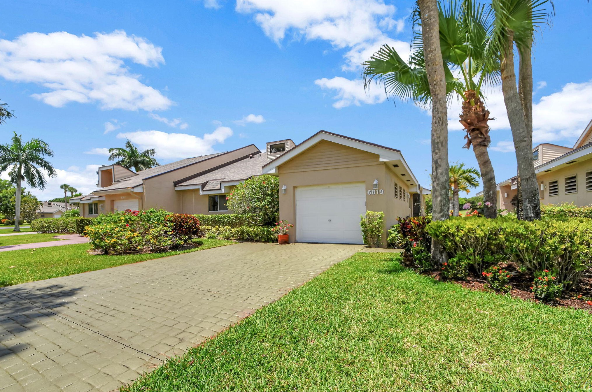 6819 Fountains Cir, Lake Worth, FL 33467-5720