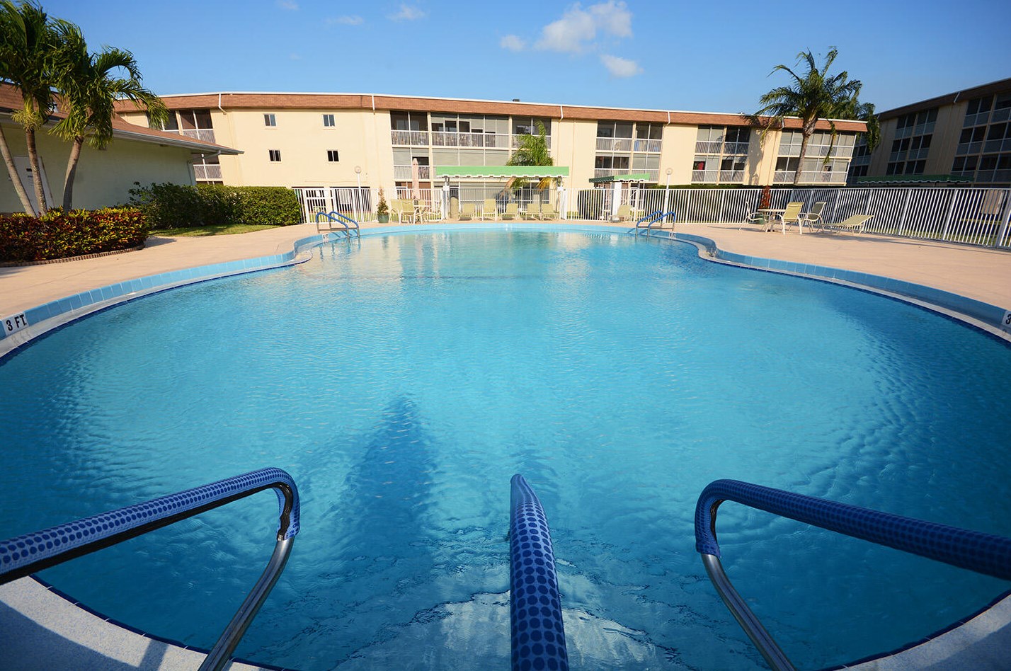 700 Village Green Ct #h220, Lake Worth, FL 33461