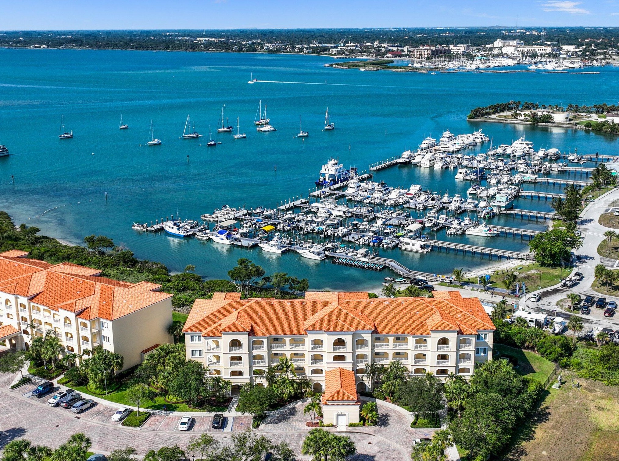 34 Harbour Isle Dr W #ph02, Fort Pierce, FL 34949