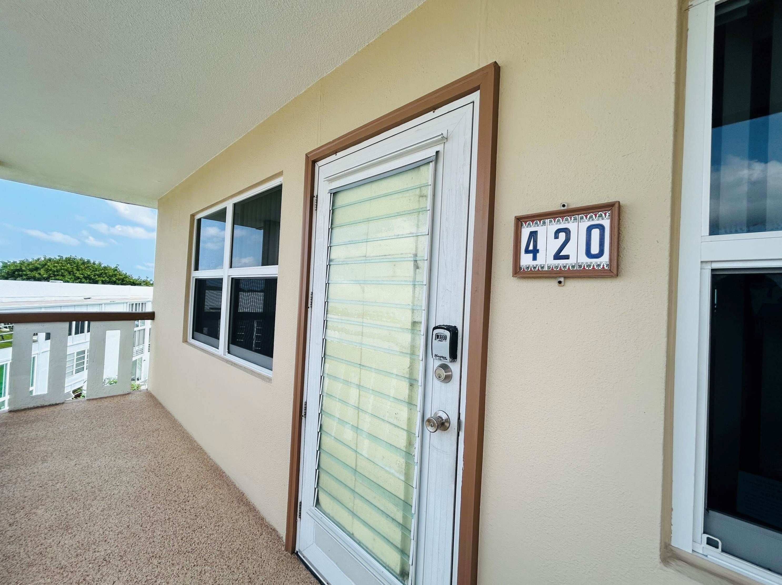 420 Wellington G, West Palm Beach, FL 33417-2567