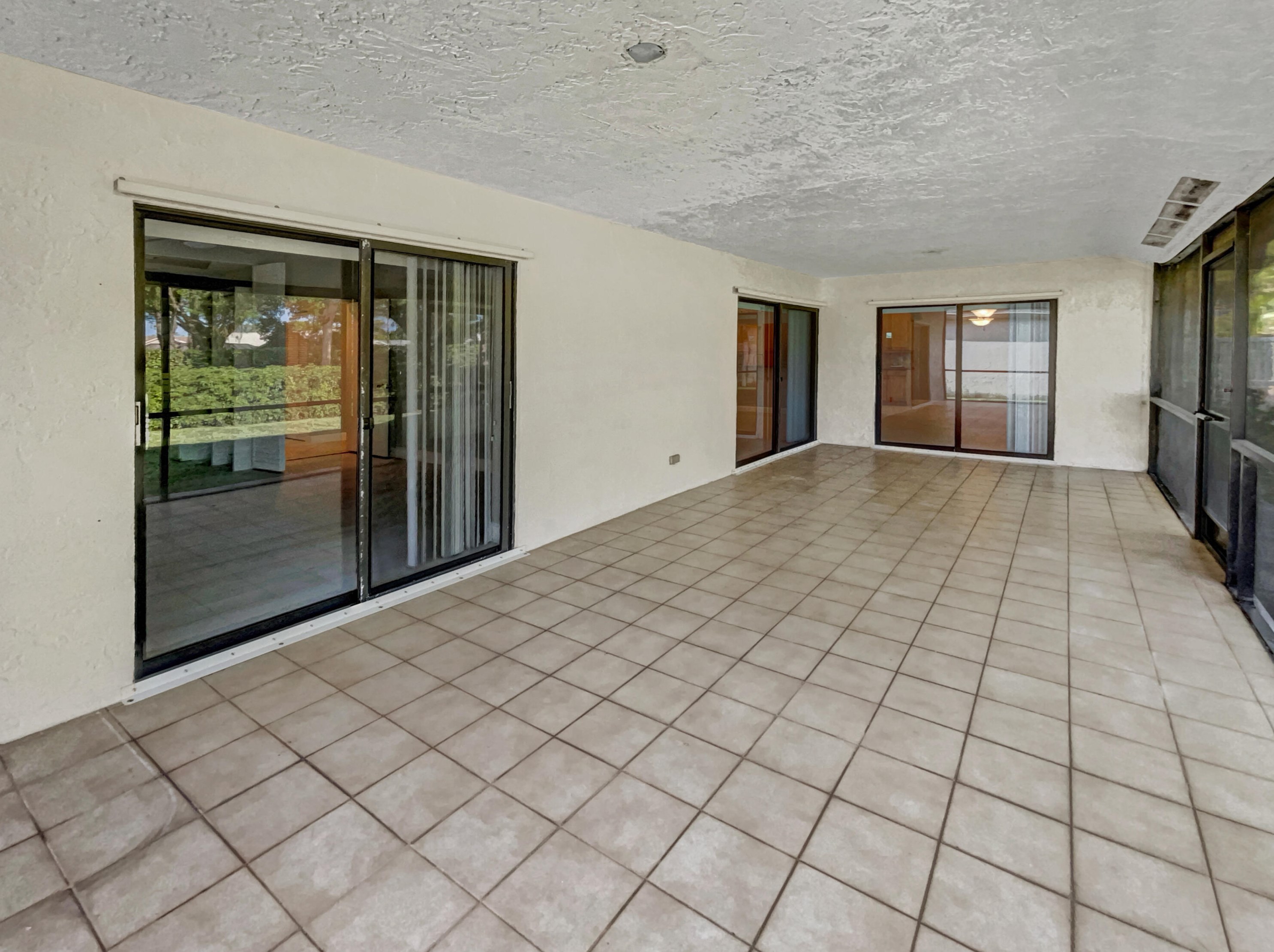 21054 Country Crk Dr, Boca Raton FL 33428-1147 exterior