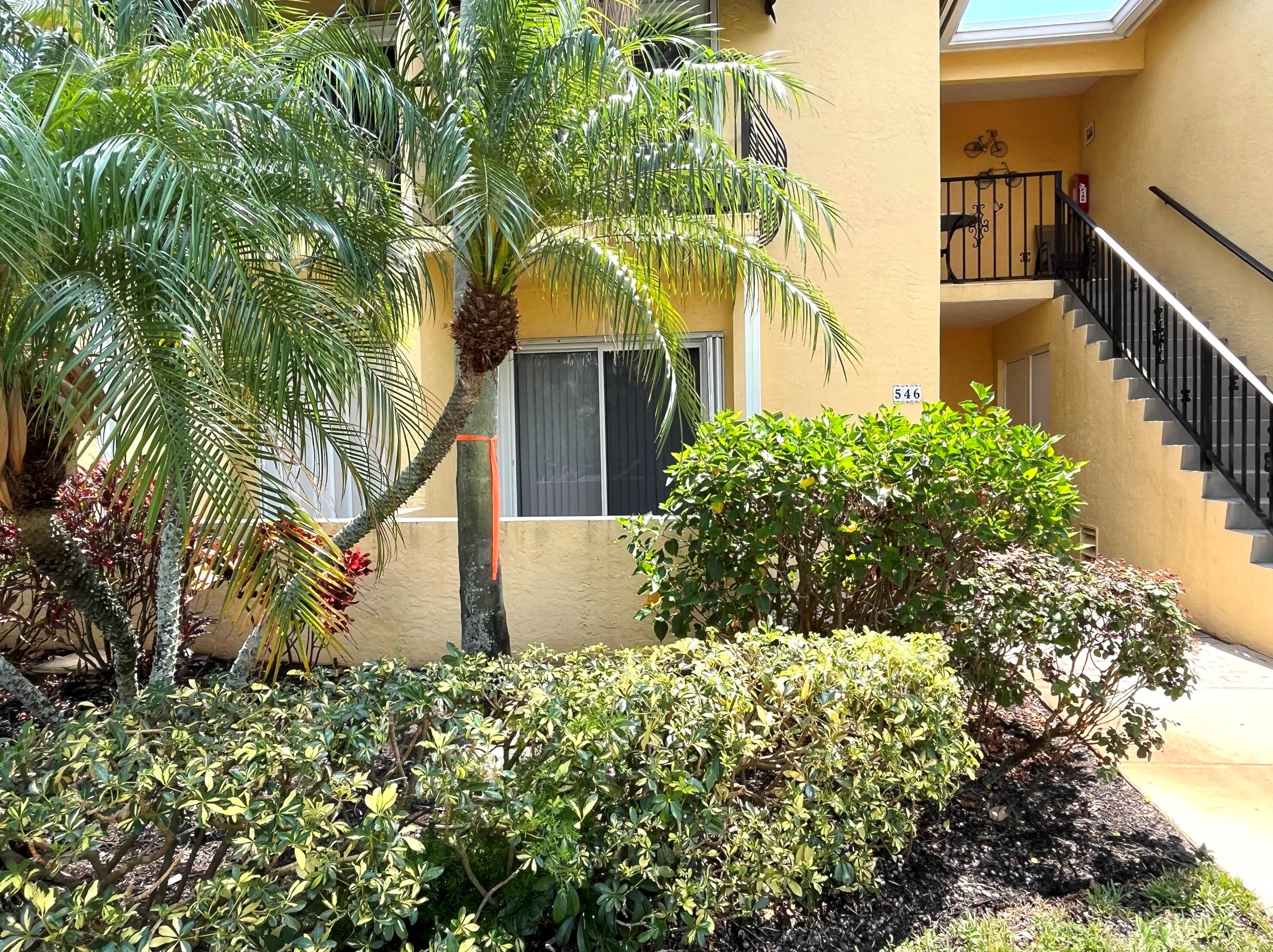 546 Waterside Dr, Lake Worth, FL 33462