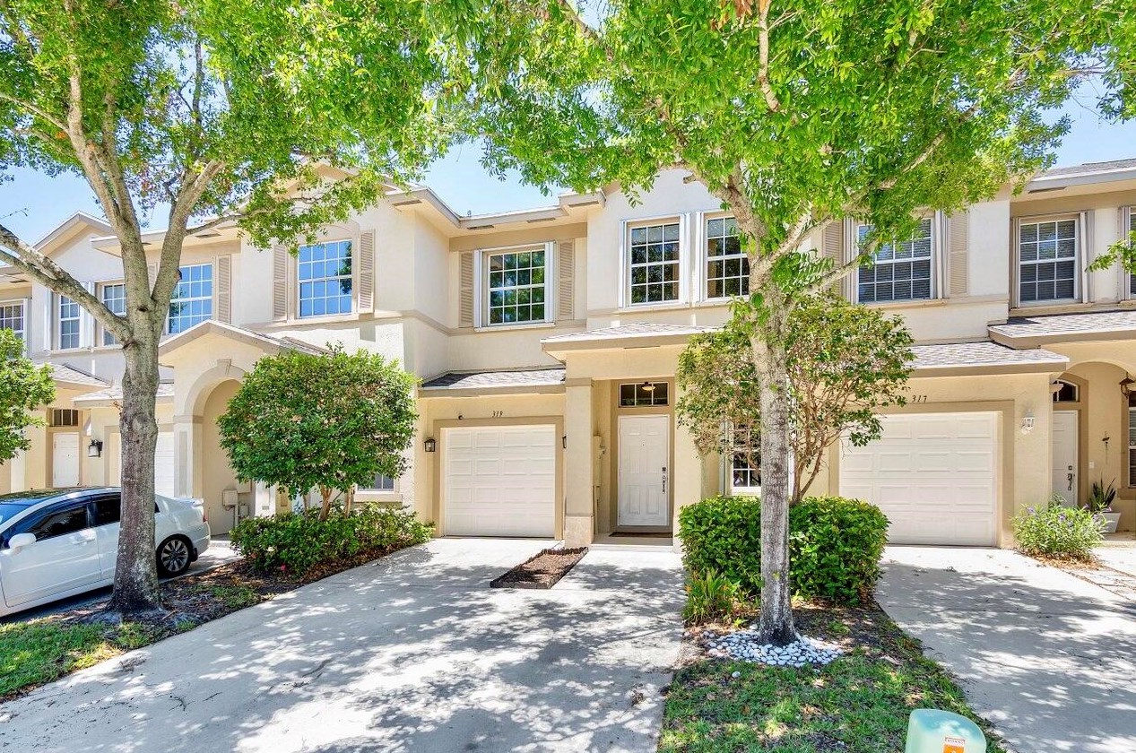 319 Spruce St, Boynton Beach, FL 33426-9359