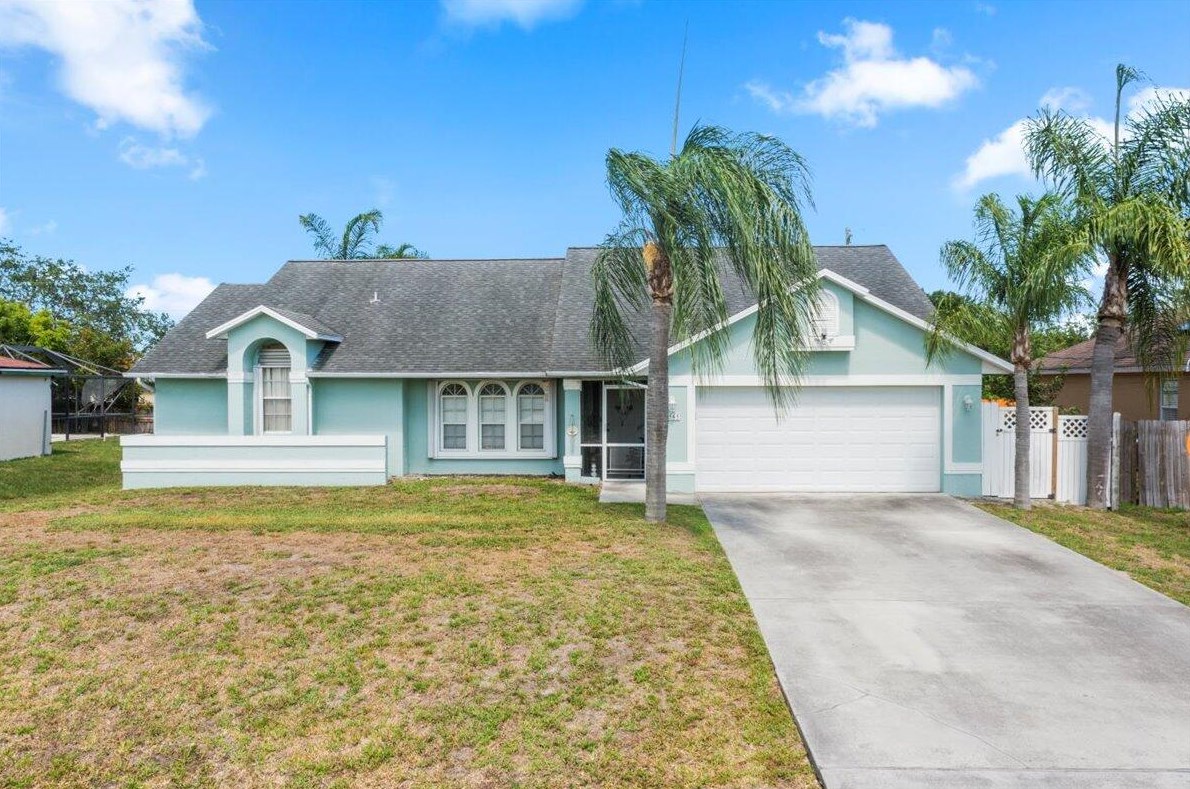 4565 Floral St, Fort Pierce, FL 34953-7622