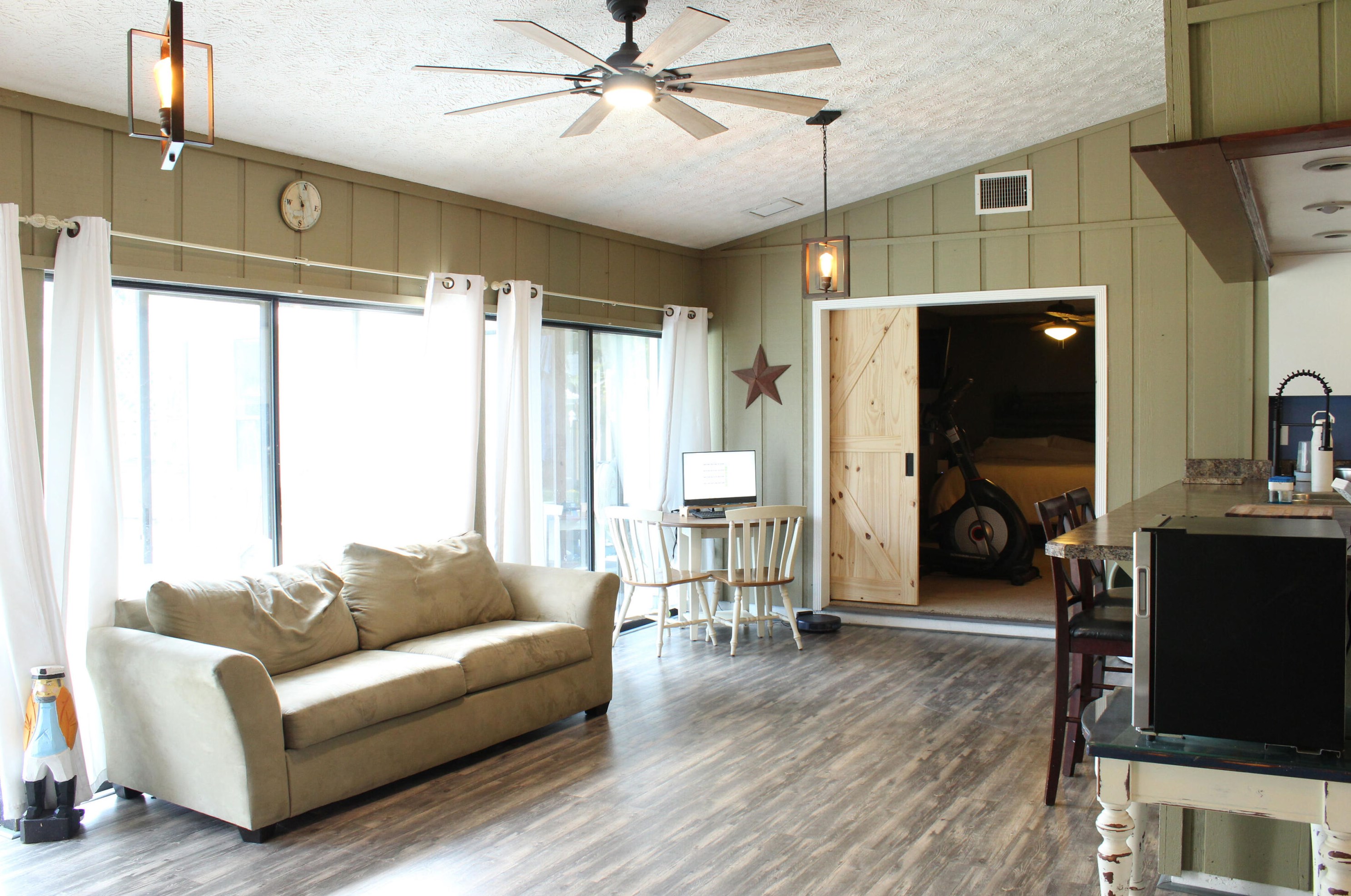 418 Langfield Ave, Fort Pierce FL  34984-5115 exterior