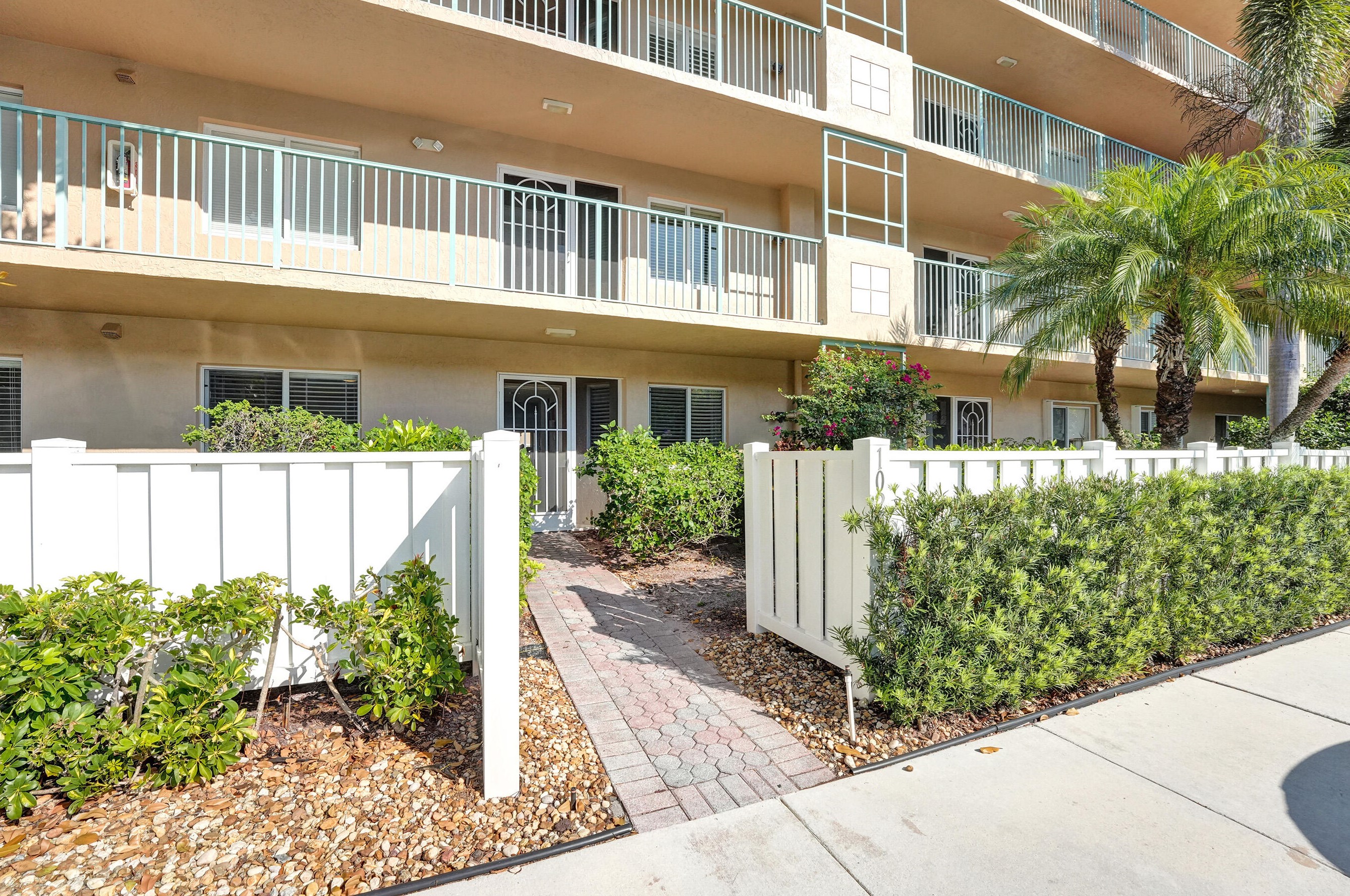 12511 Imperial Isle Dr, Boynton Beach, FL 33437-7219