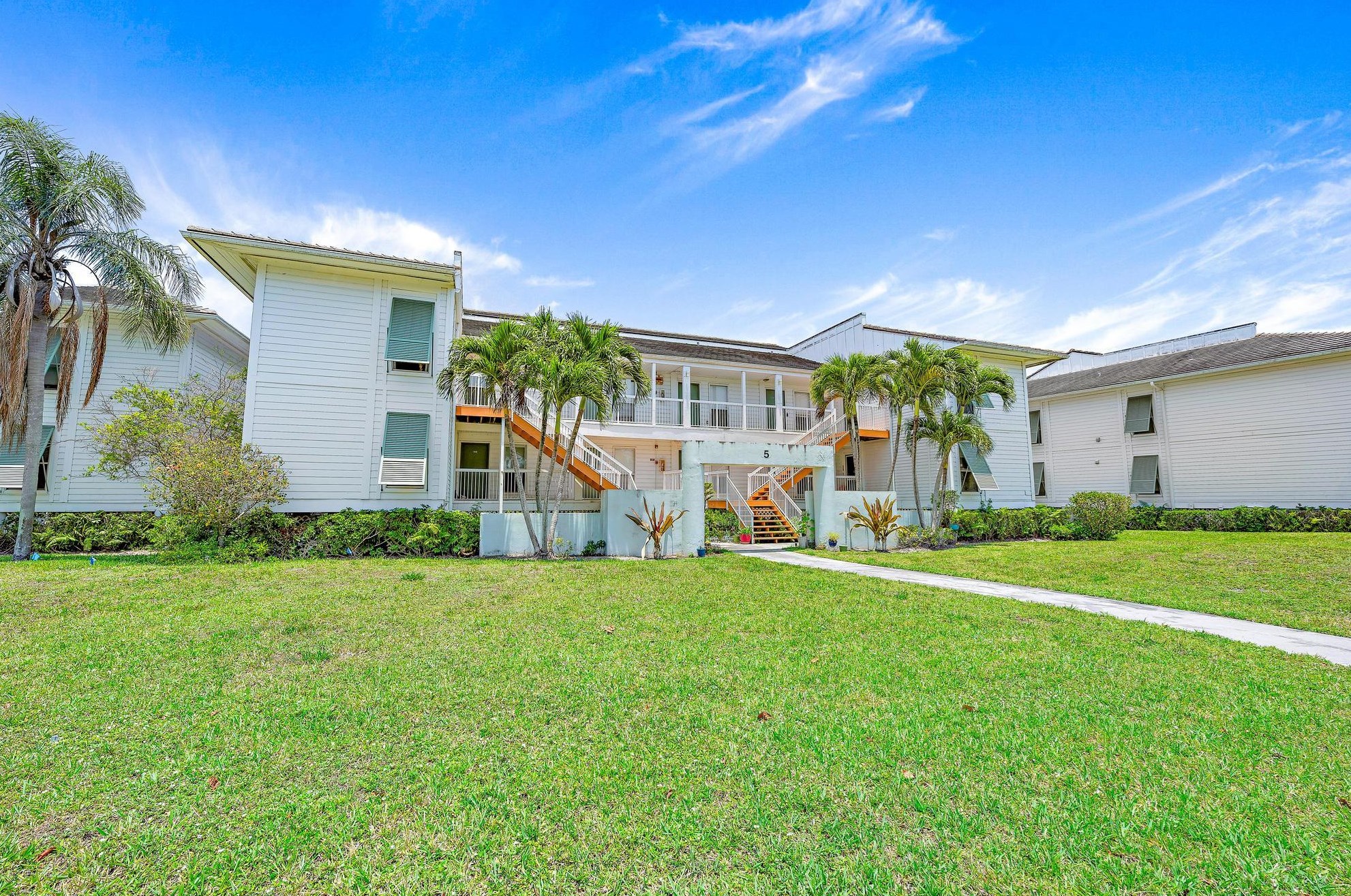 272 Cypress Point Dr, West Palm Beach FL  33418-7146 exterior