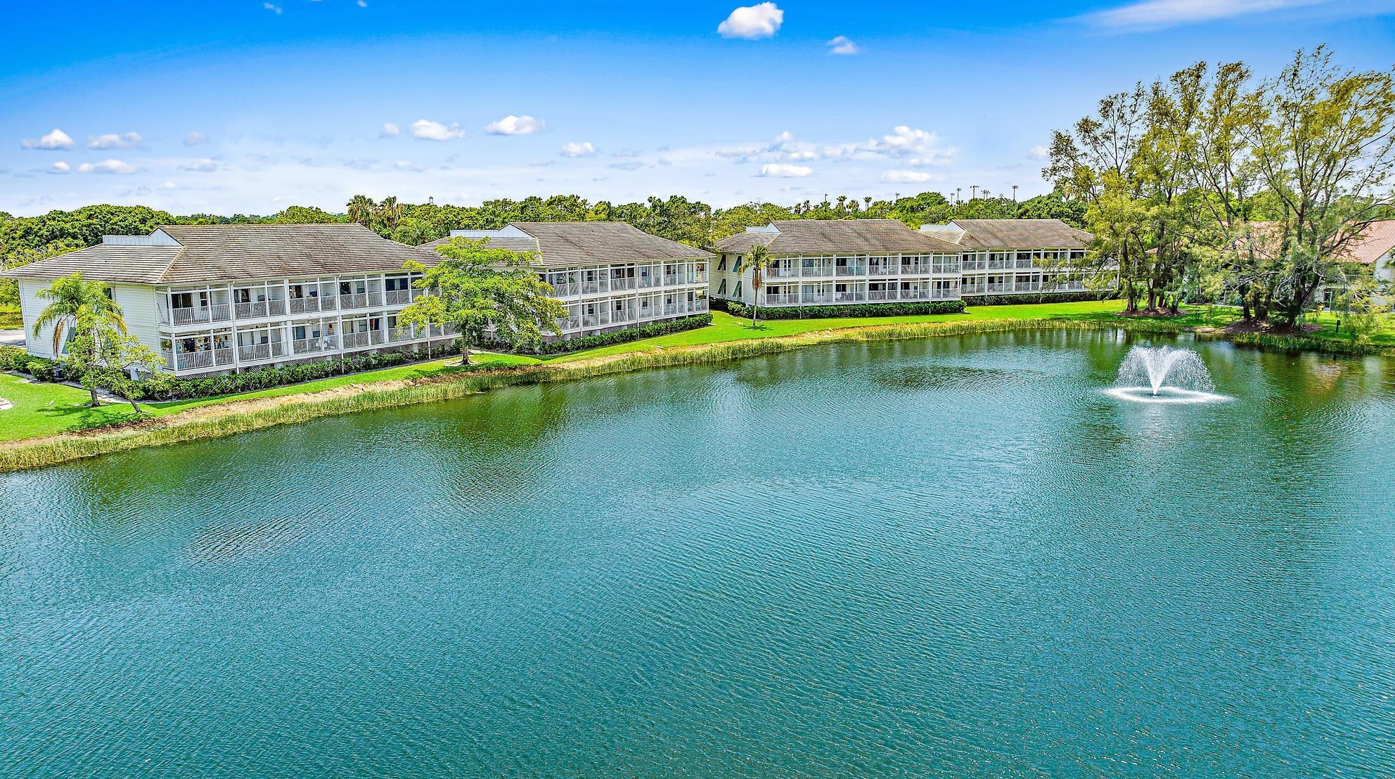 272 Cypress Pt Dr, West Palm Beach FL  33418-7146 exterior