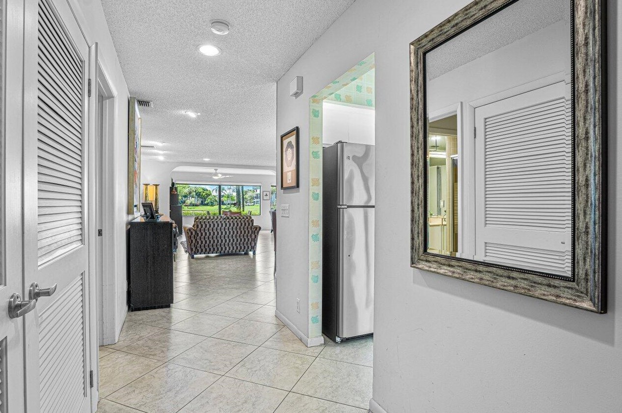 20 Eastgate Dr, Boynton Beach, FL 33436-6801