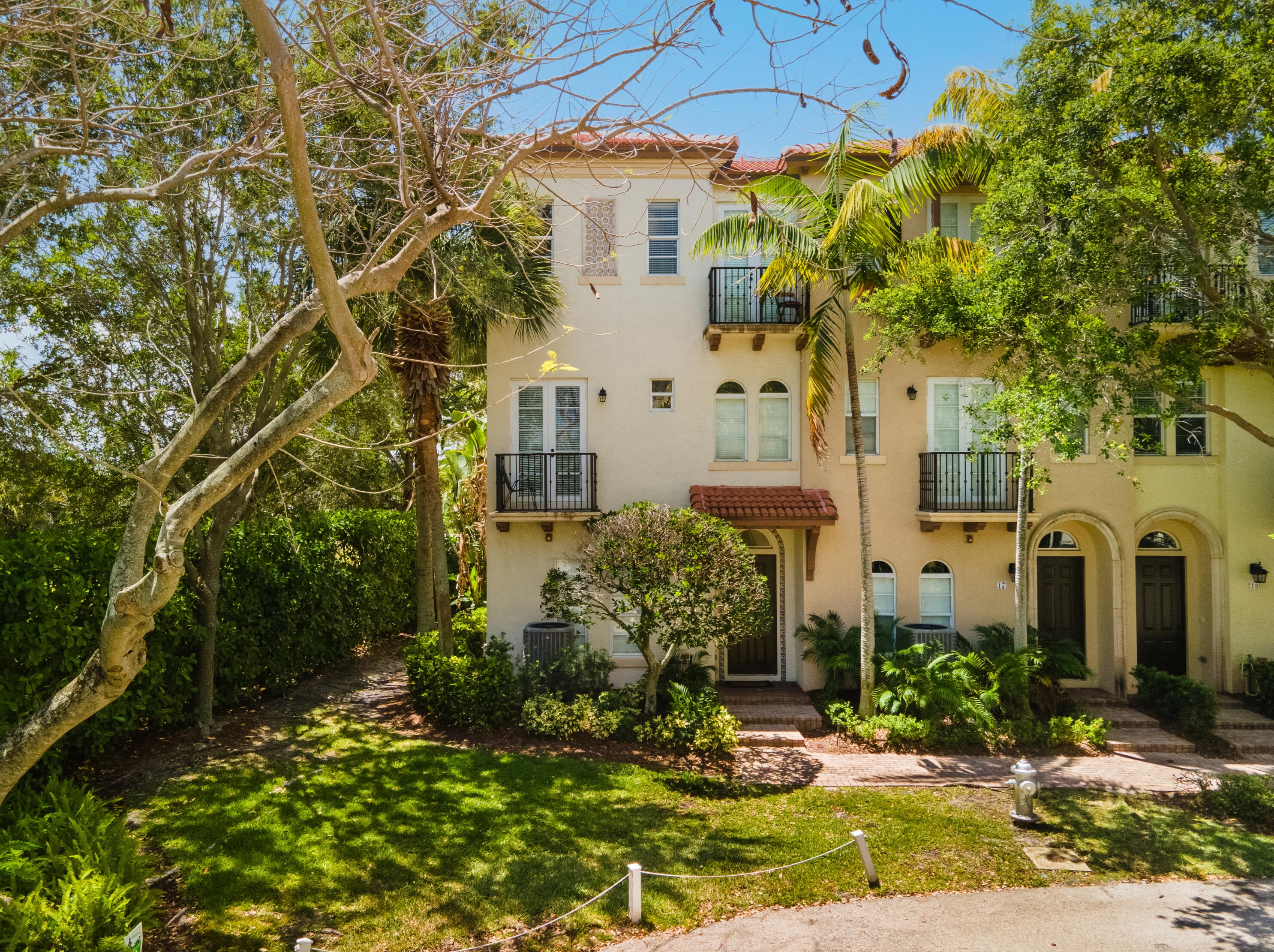 15 Via Floresta Dr, Boca Raton FL 33487-1579 exterior