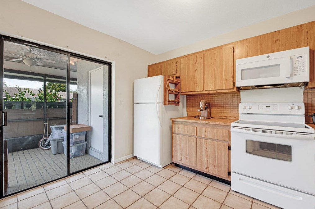 76 Westecunk Dr, West Palm Beach FL  33411-8252 exterior