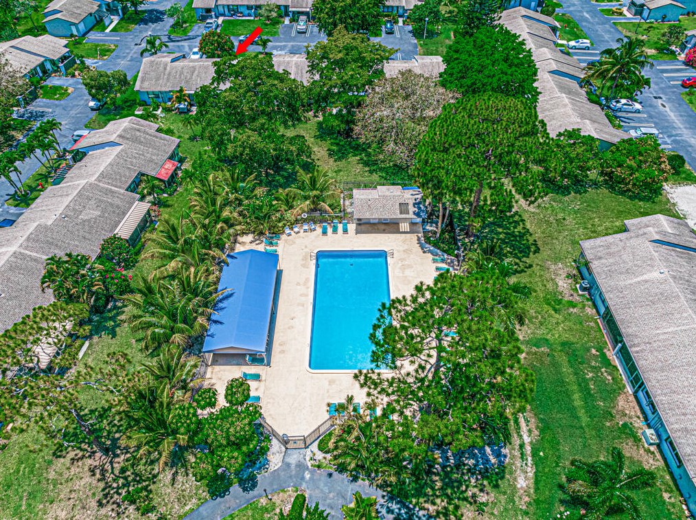 76 Westecunk Dr, West Palm Beach FL  33411-8252 exterior