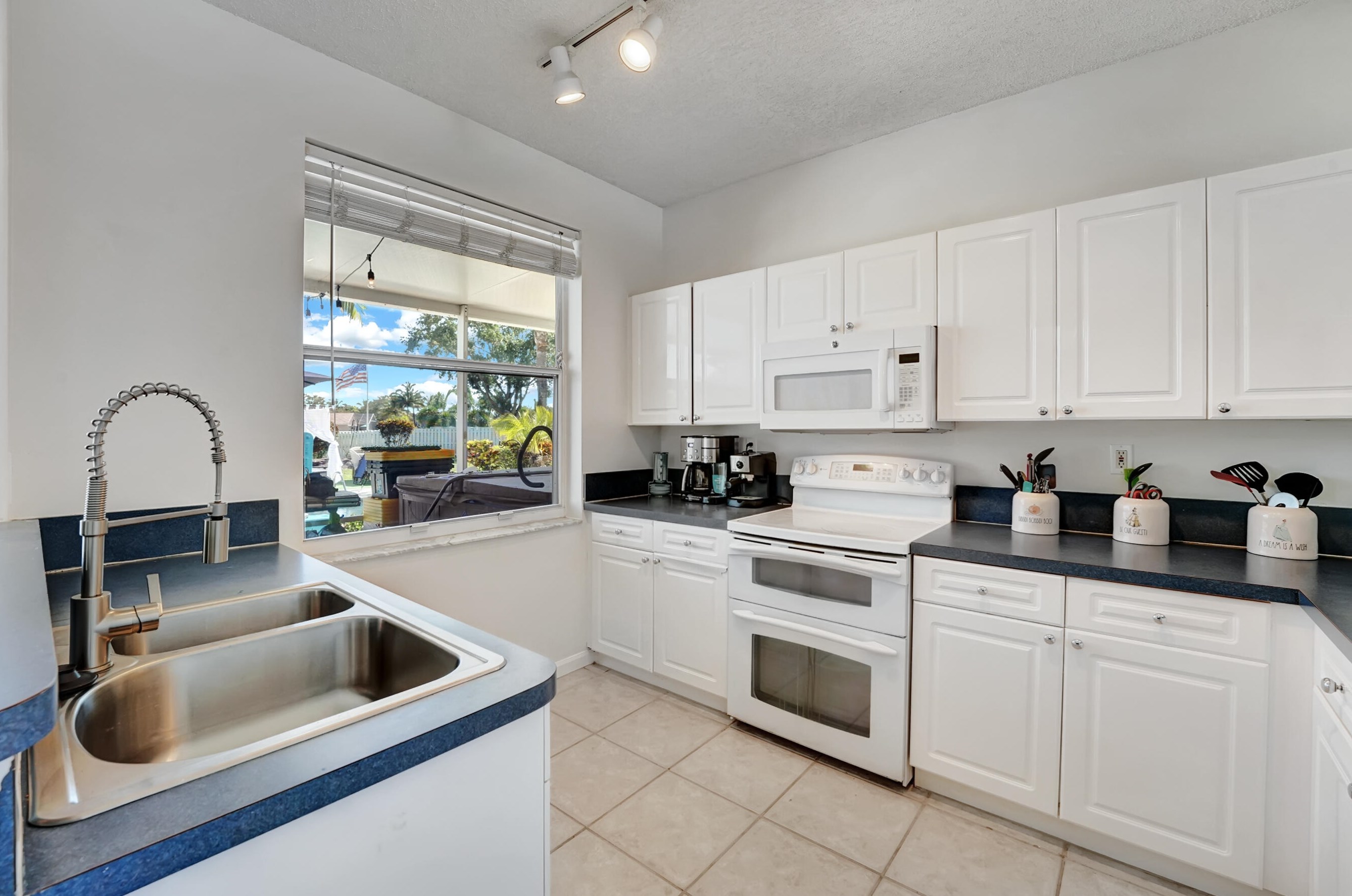 8176 Pelican Harbour Dr, Lake Worth FL  33467-6849 exterior