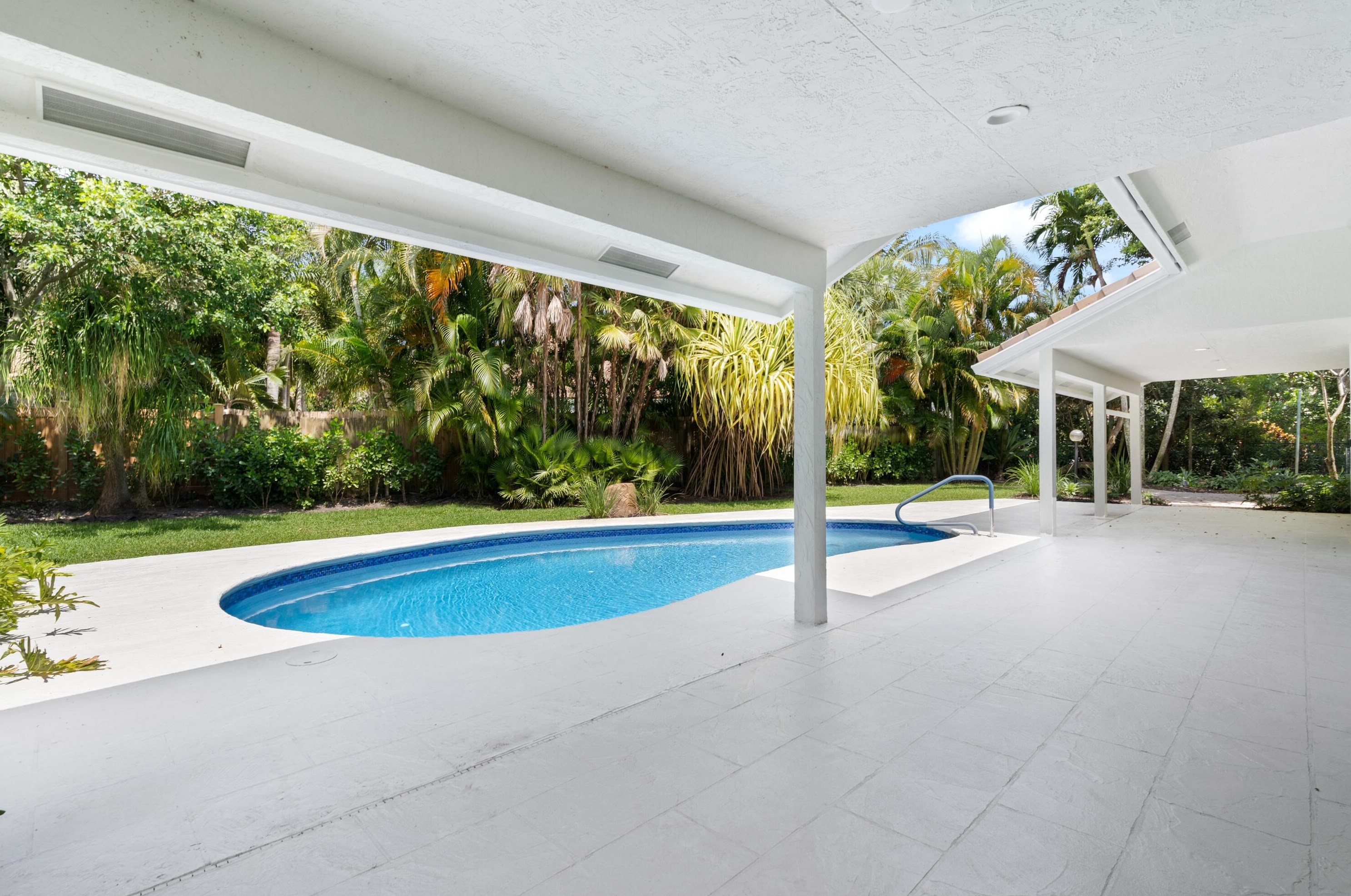 12908 Cocoa Pne Dr, Boynton Beach FL 33436-6145 exterior