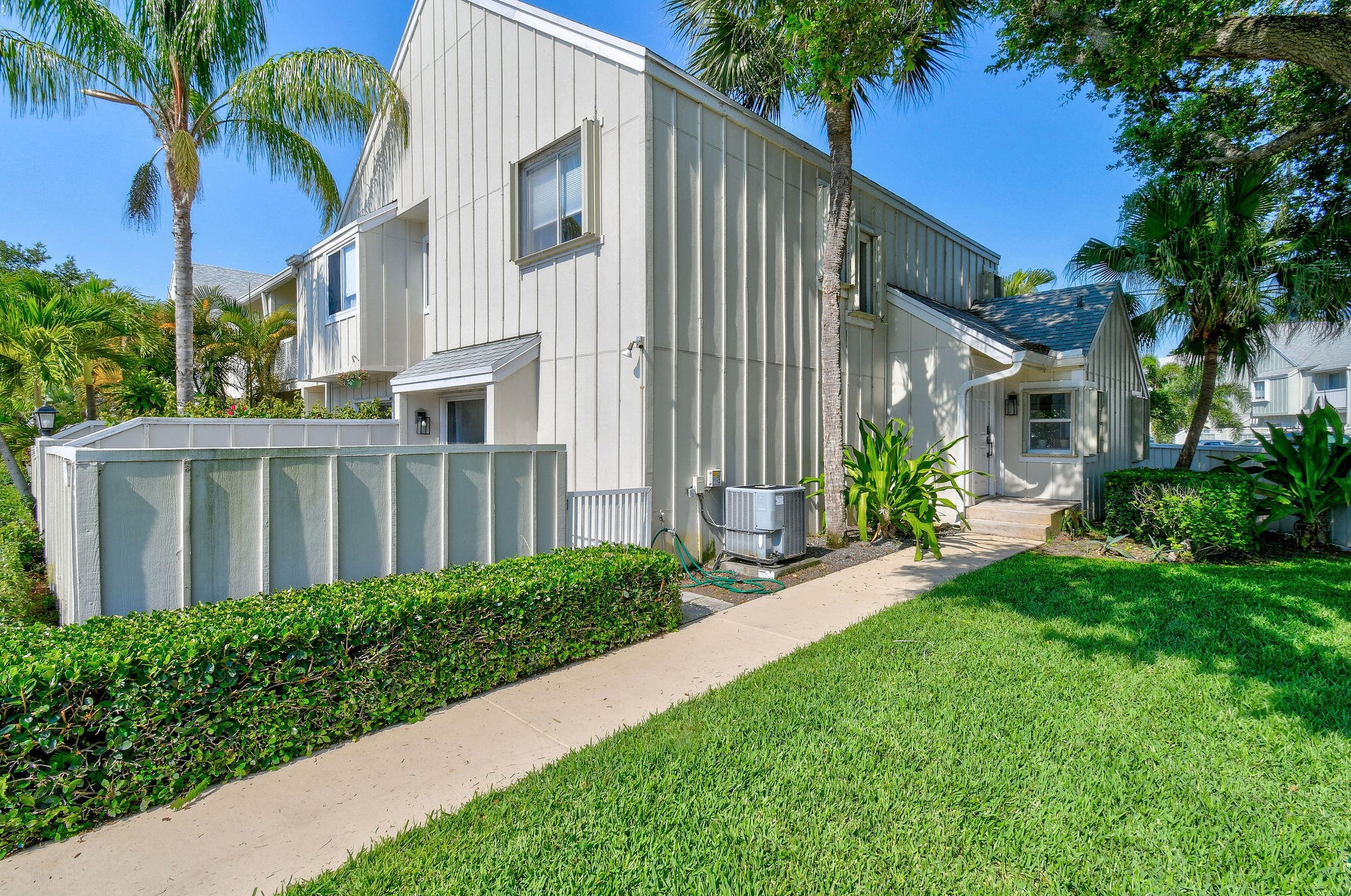 6335 Riverwalk Ln, Jupiter FL 33458-7945 exterior