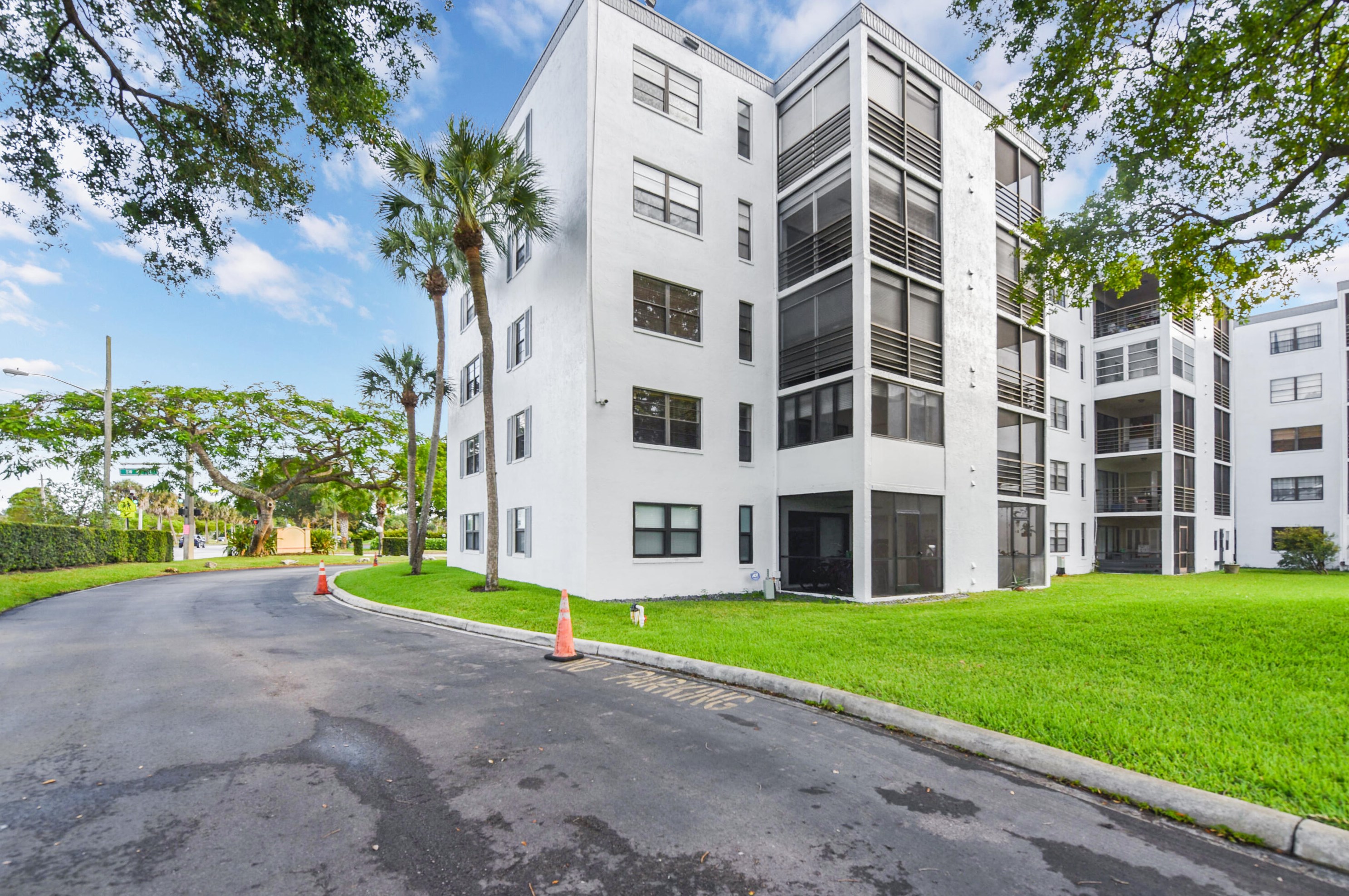 9235 Sw 8th St Apt 308, Boca Raton, FL 33428