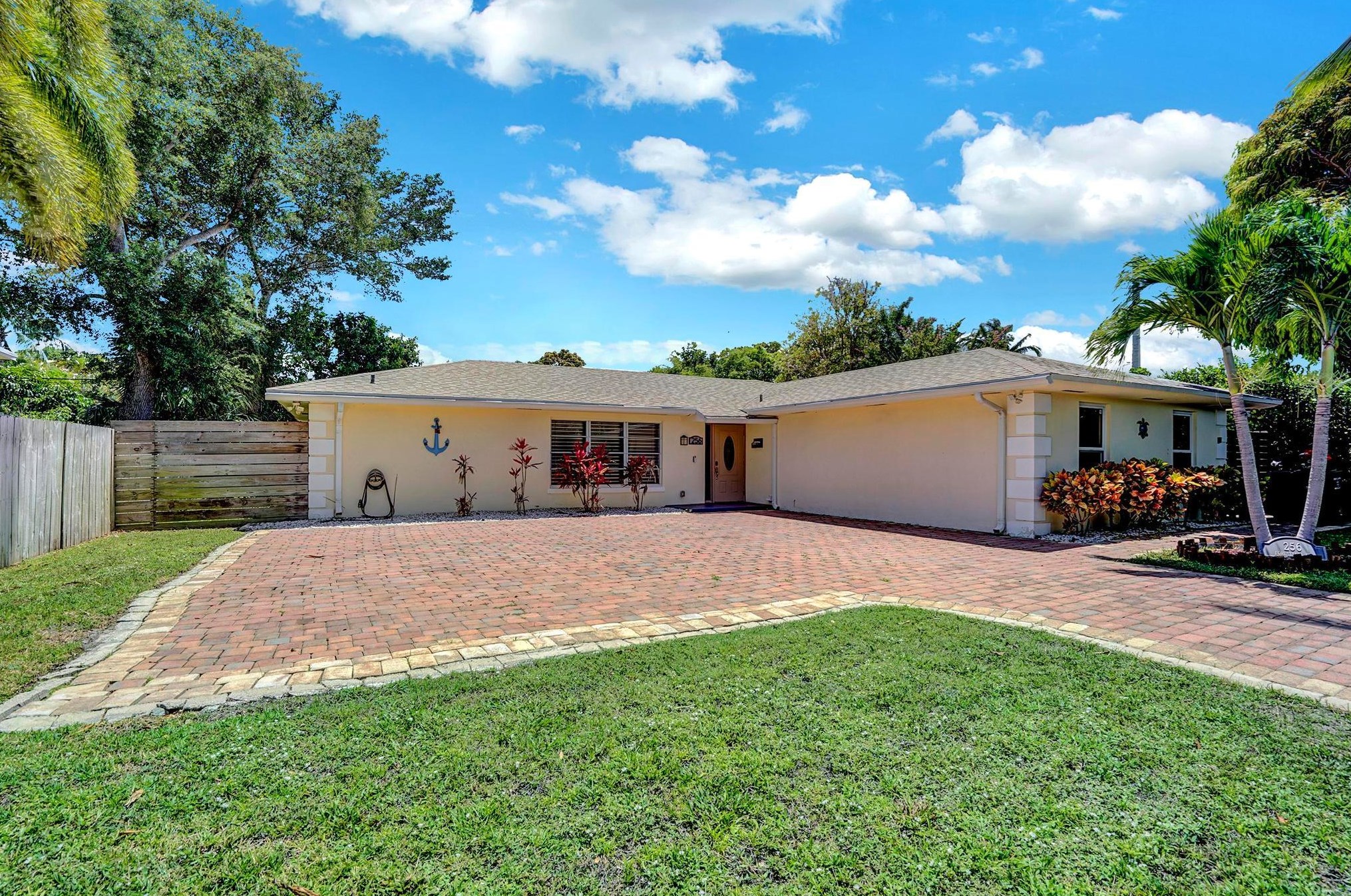 256 Foresteria Ave, West Palm Beach, FL 33403-8201