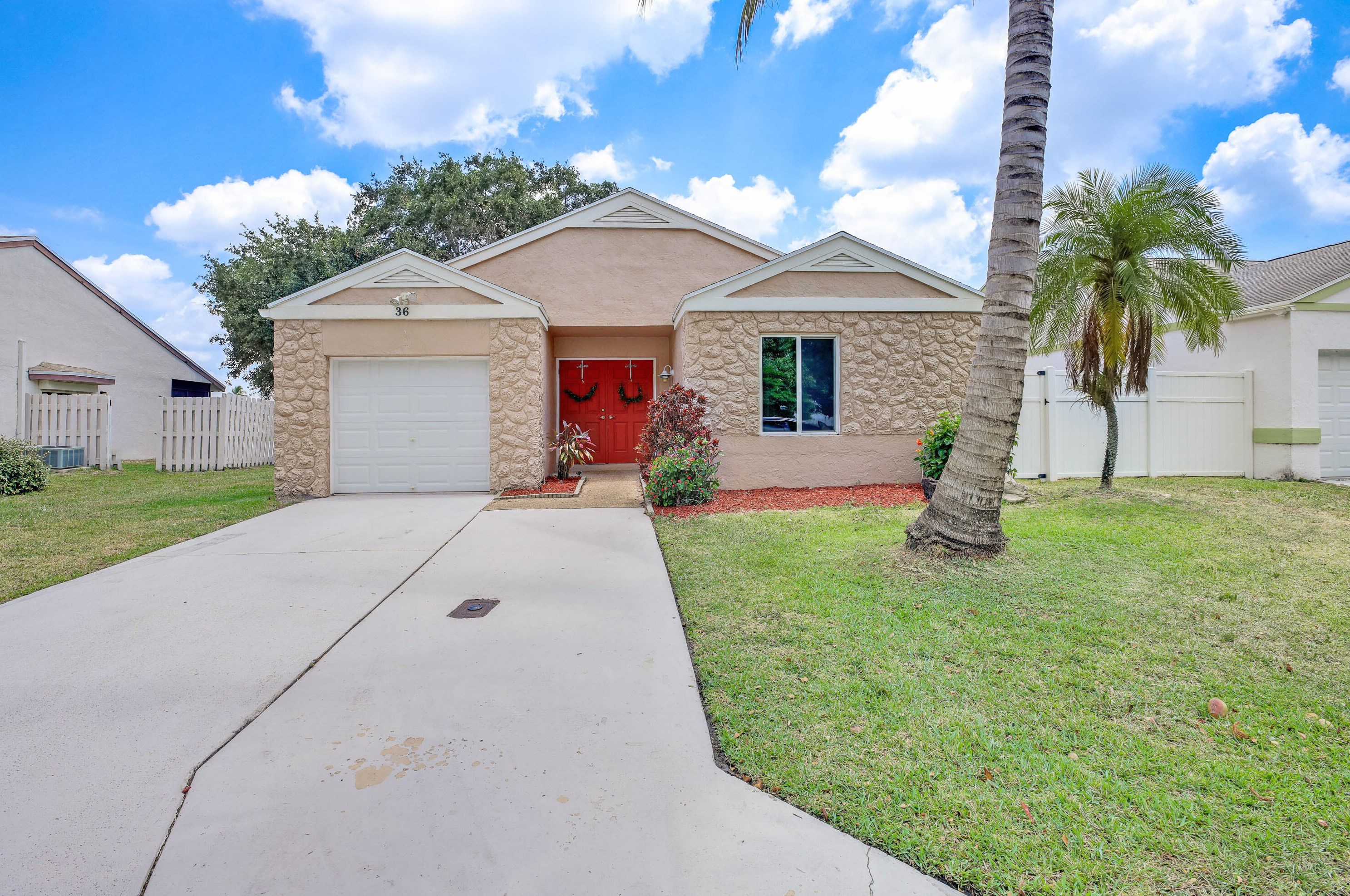 36 Buxton Ln, Boynton Beach, FL 33426-7604