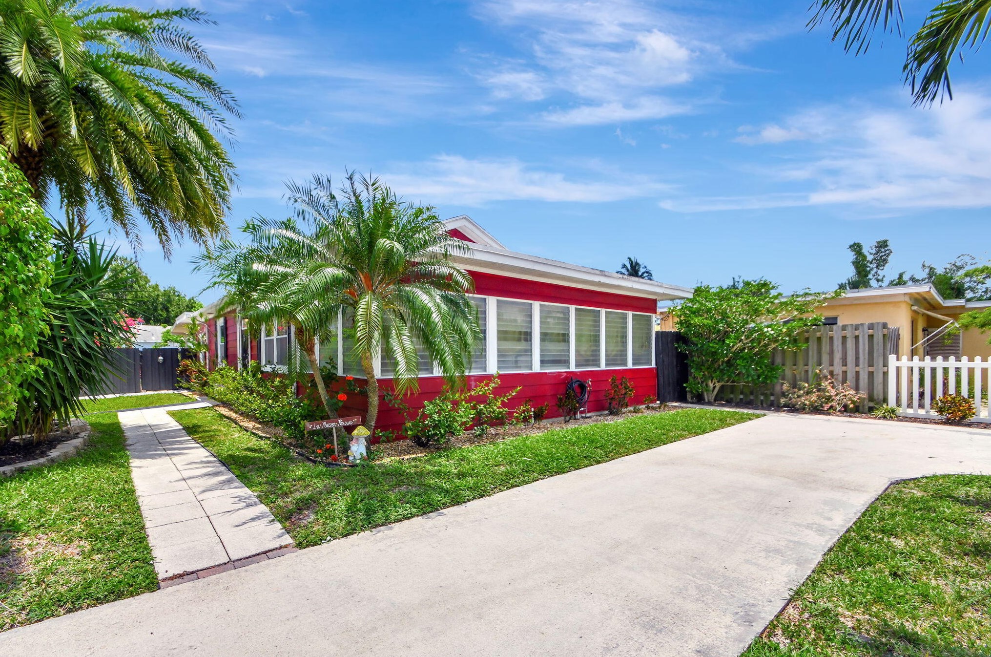 417 13th Ave, Lake Worth, FL 33460-1955