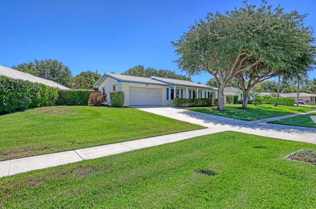 12836 Longford Rd, West Palm Beach, FL 33408-2233