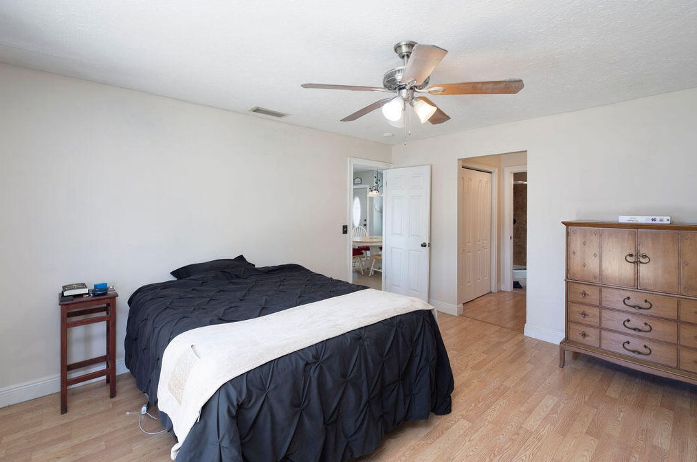 417 Dolores Ave, Fort Pierce FL 34983-1812 exterior