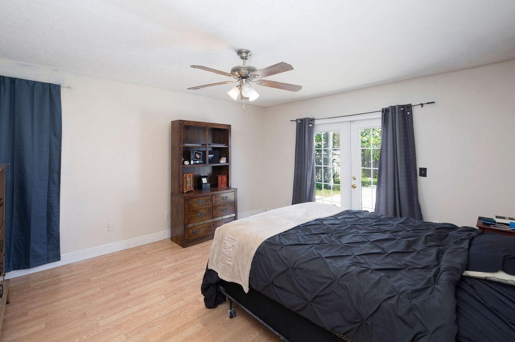 417 Dolores Ave, Fort Pierce FL 34983-1812 exterior