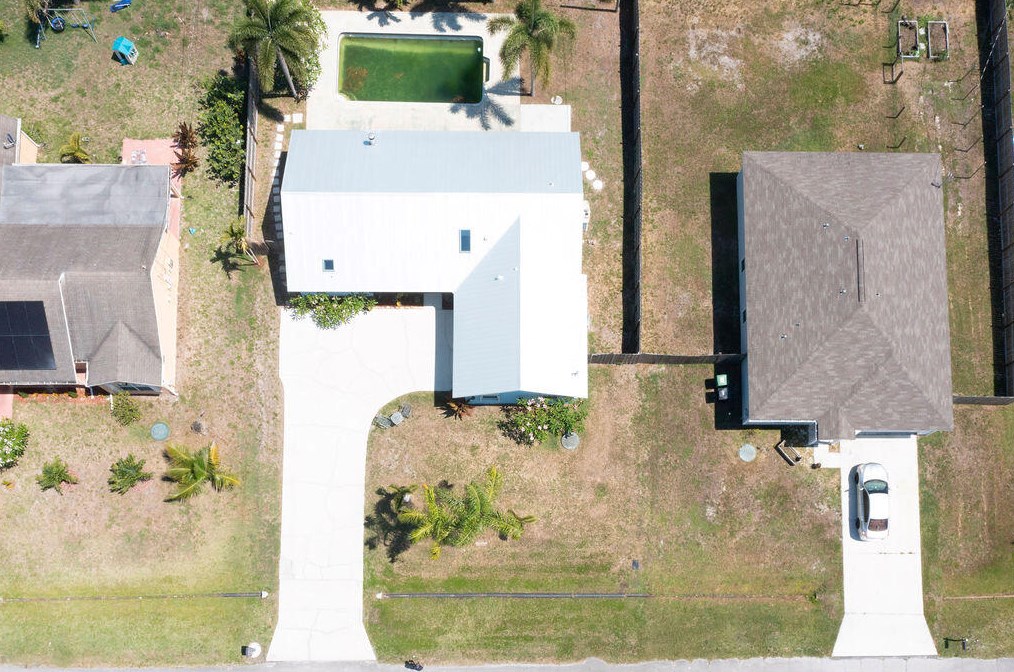 417 Dolores Ave, Fort Pierce FL 34983-1812 exterior