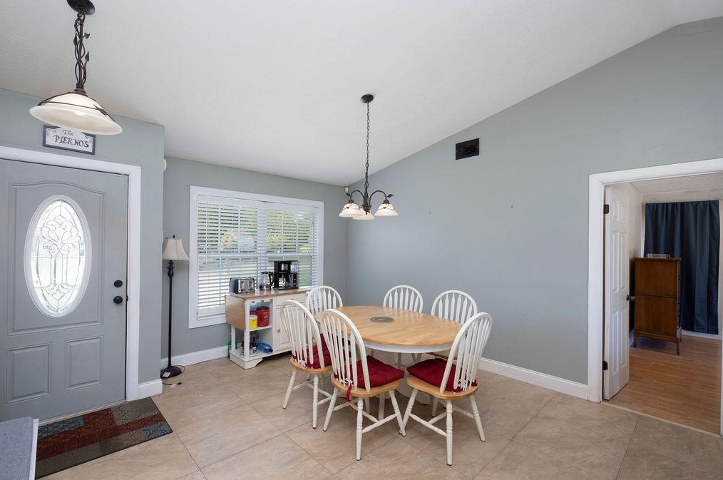 417 Dolores Ave, Fort Pierce FL 34983-1812 exterior