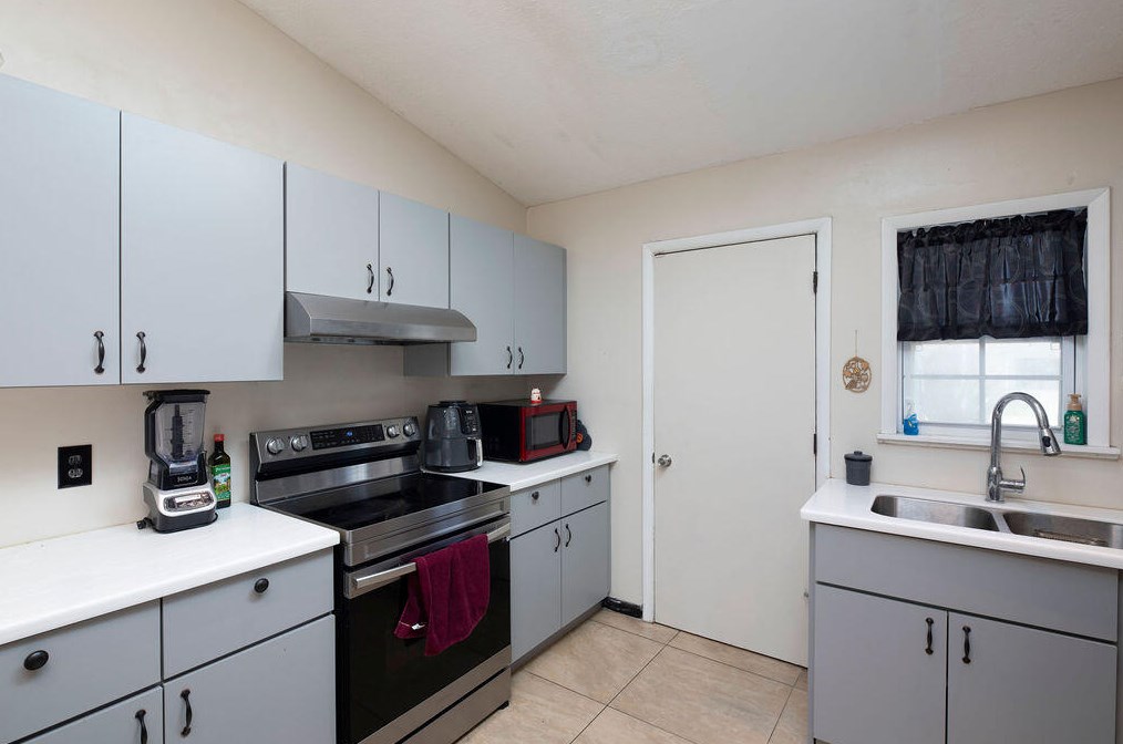 417 Dolores Ave, Fort Pierce FL 34983-1812 exterior