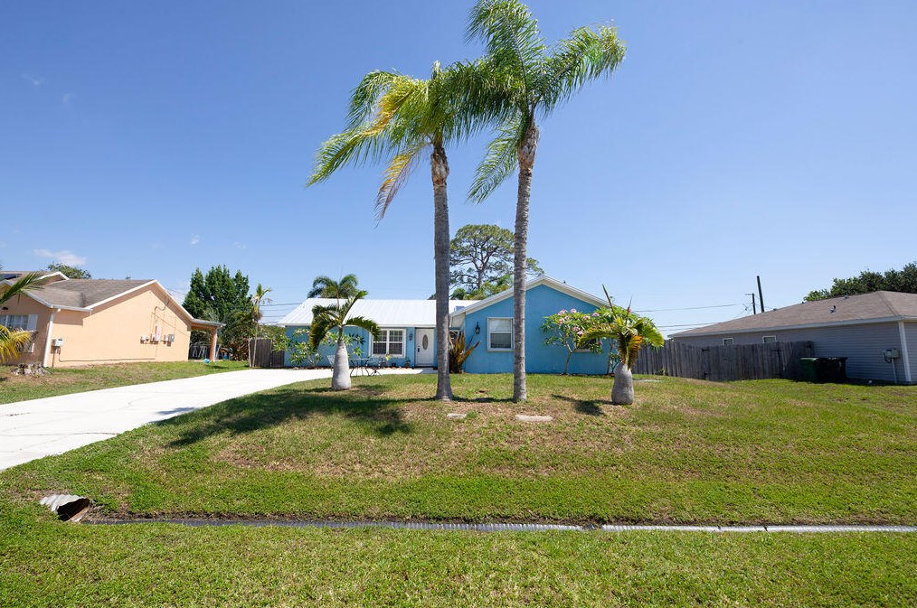 417 Dolores Ave, Fort Pierce, FL 34983-1938
