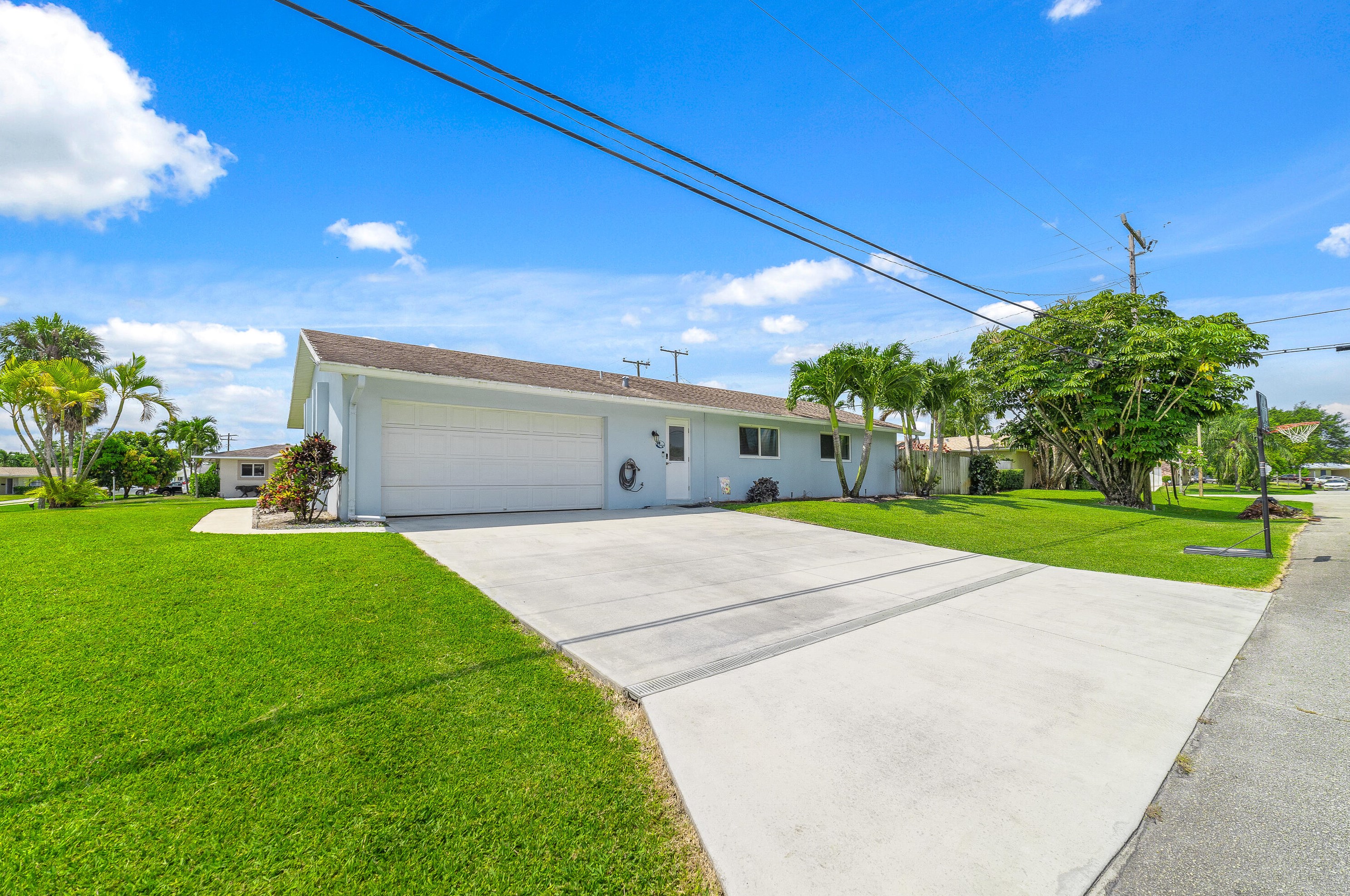 9799 Daisy Ave, West Palm Beach, FL 33410-4716