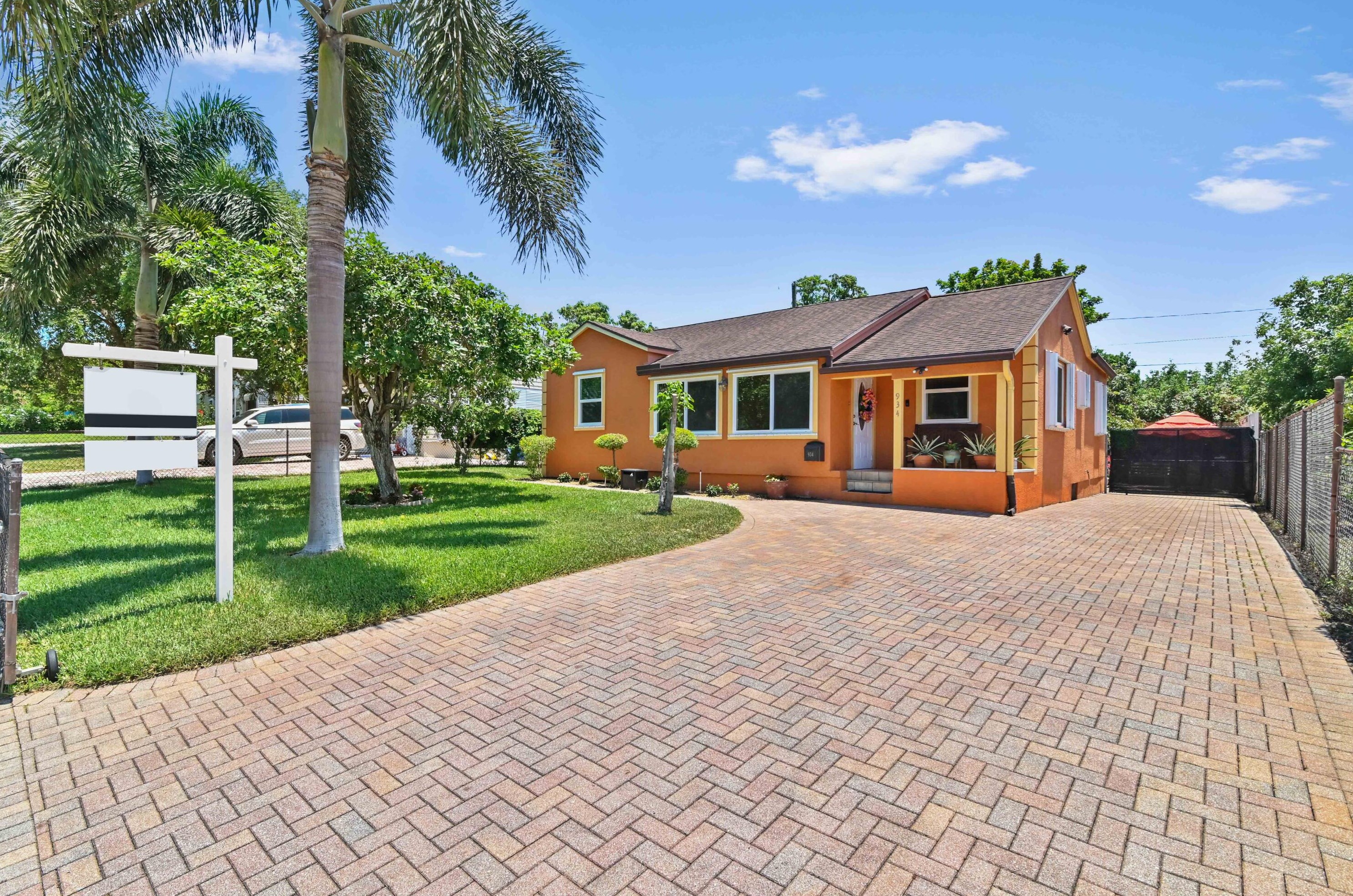 934 35th St, West Palm Beach, FL 33407-4716