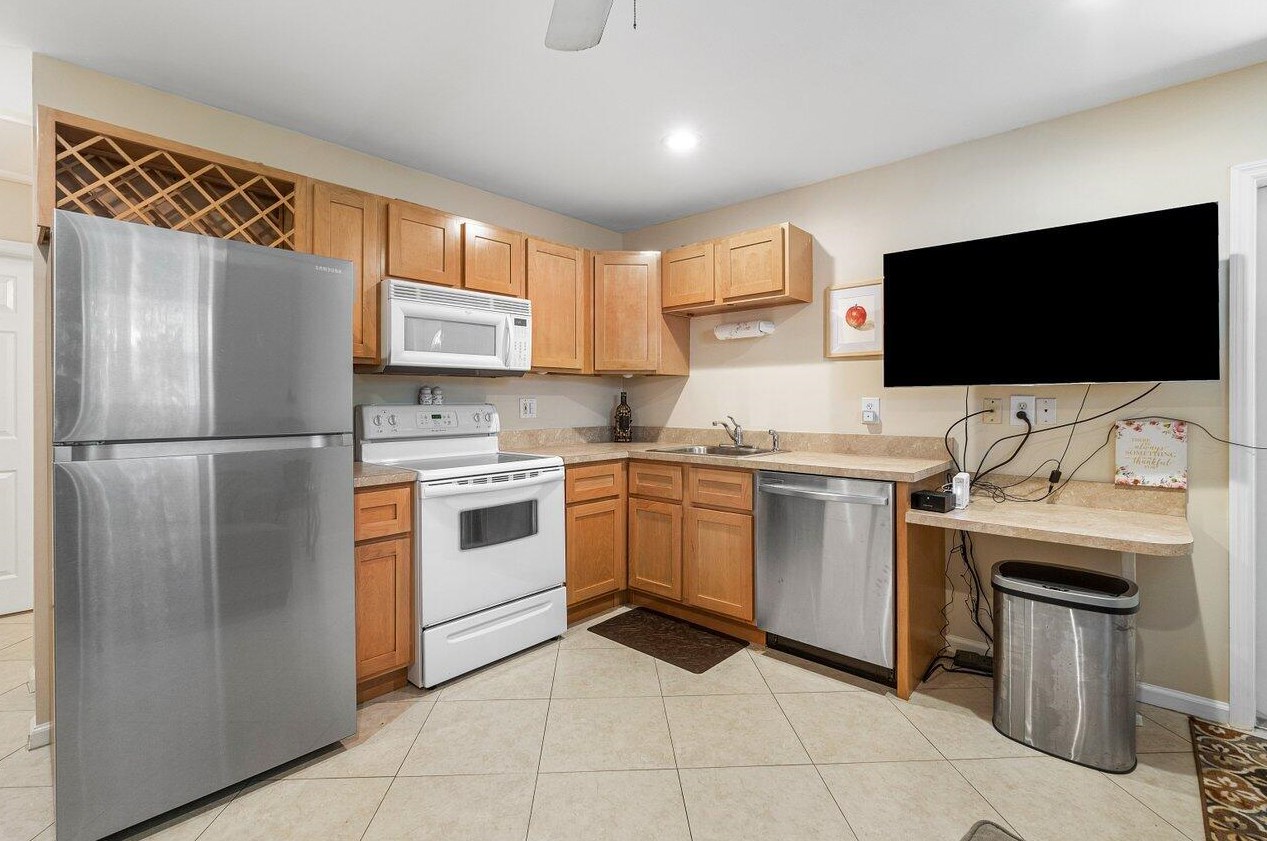 1302 7 Ct, Boynton Beach FL 33426-2928 exterior