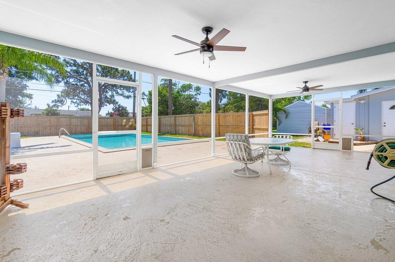 1302 7 Ct, Boynton Beach FL 33426-2928 exterior