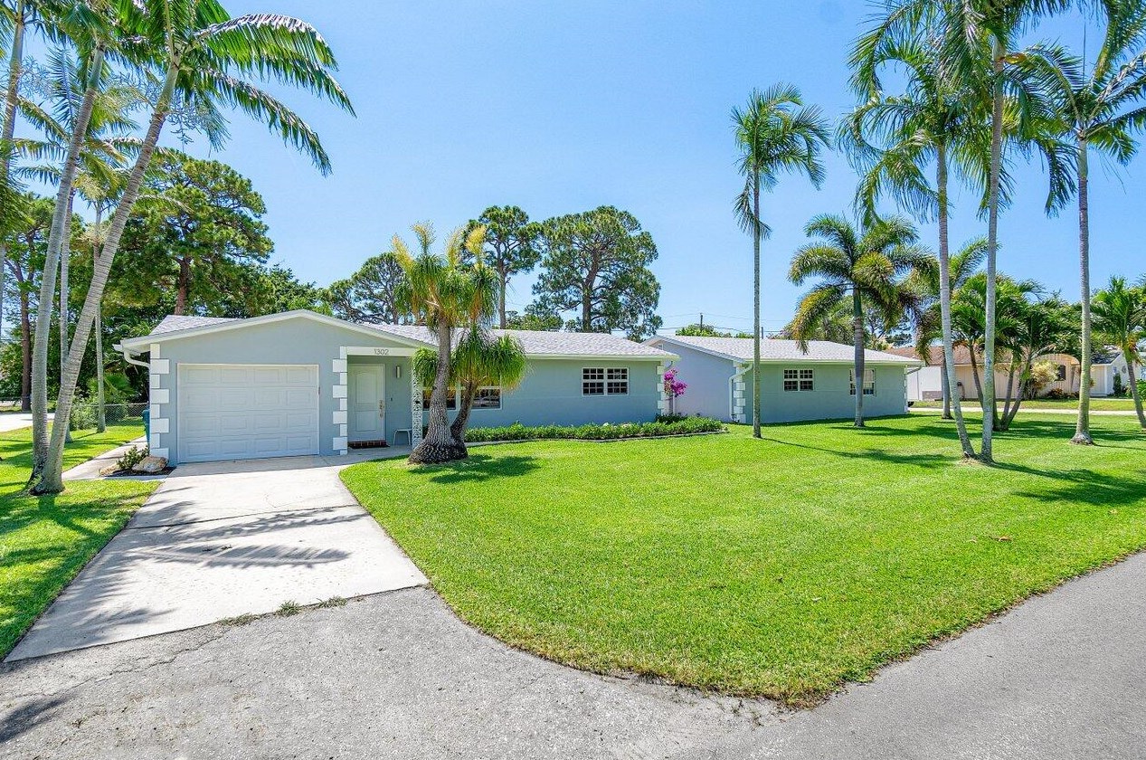 1302 Nw 7th Ct, Boynton Beach, FL 33426