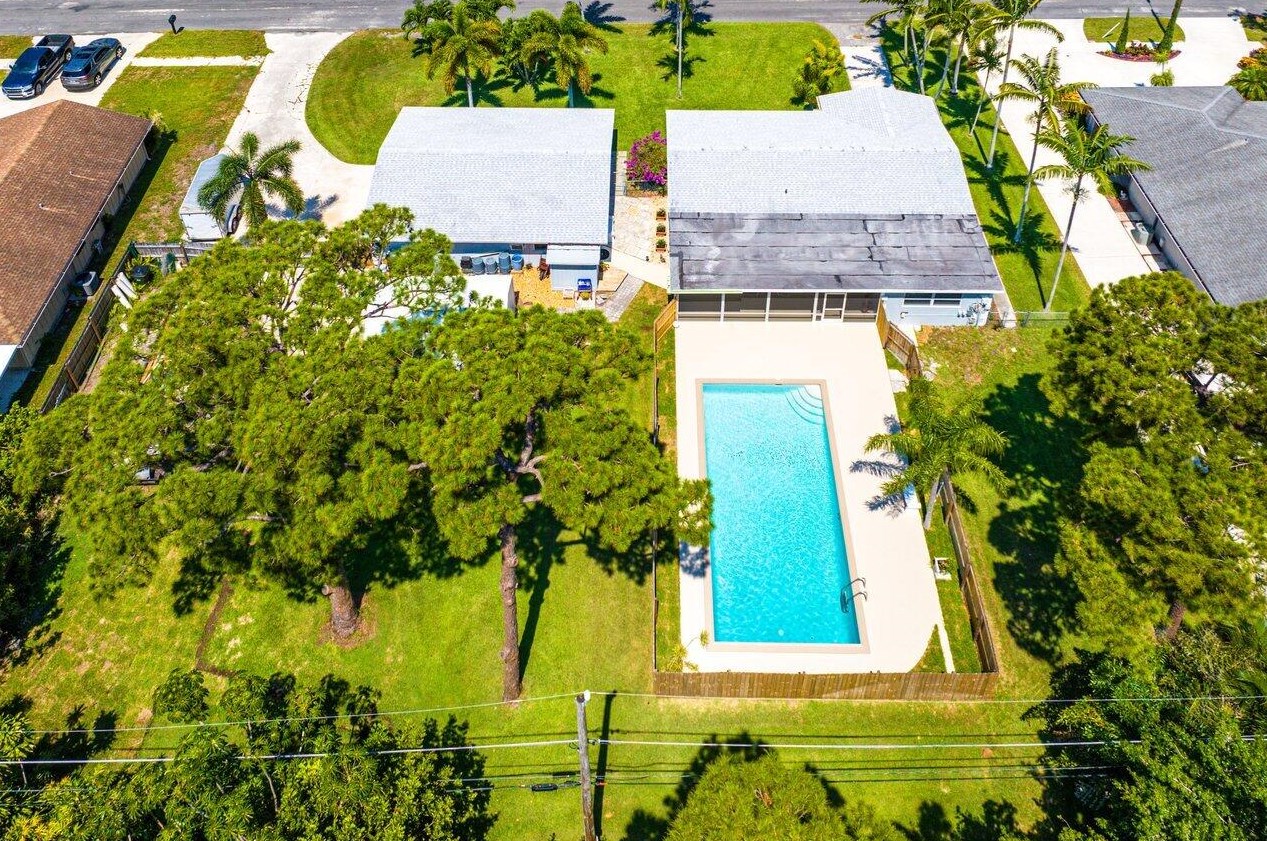 1302 7 Ct, Boynton Beach FL 33426-2928 exterior