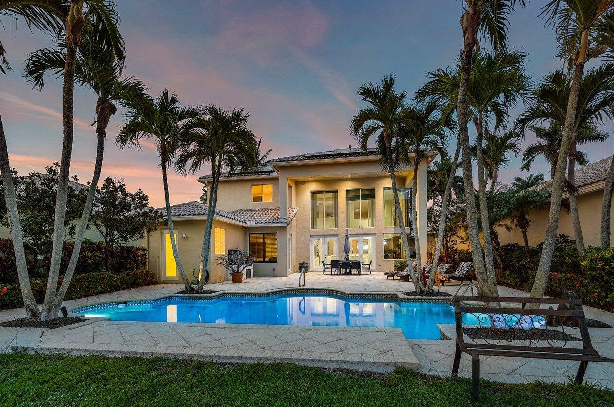 13 Is Dr, Boynton Beach FL 33435-3310 exterior